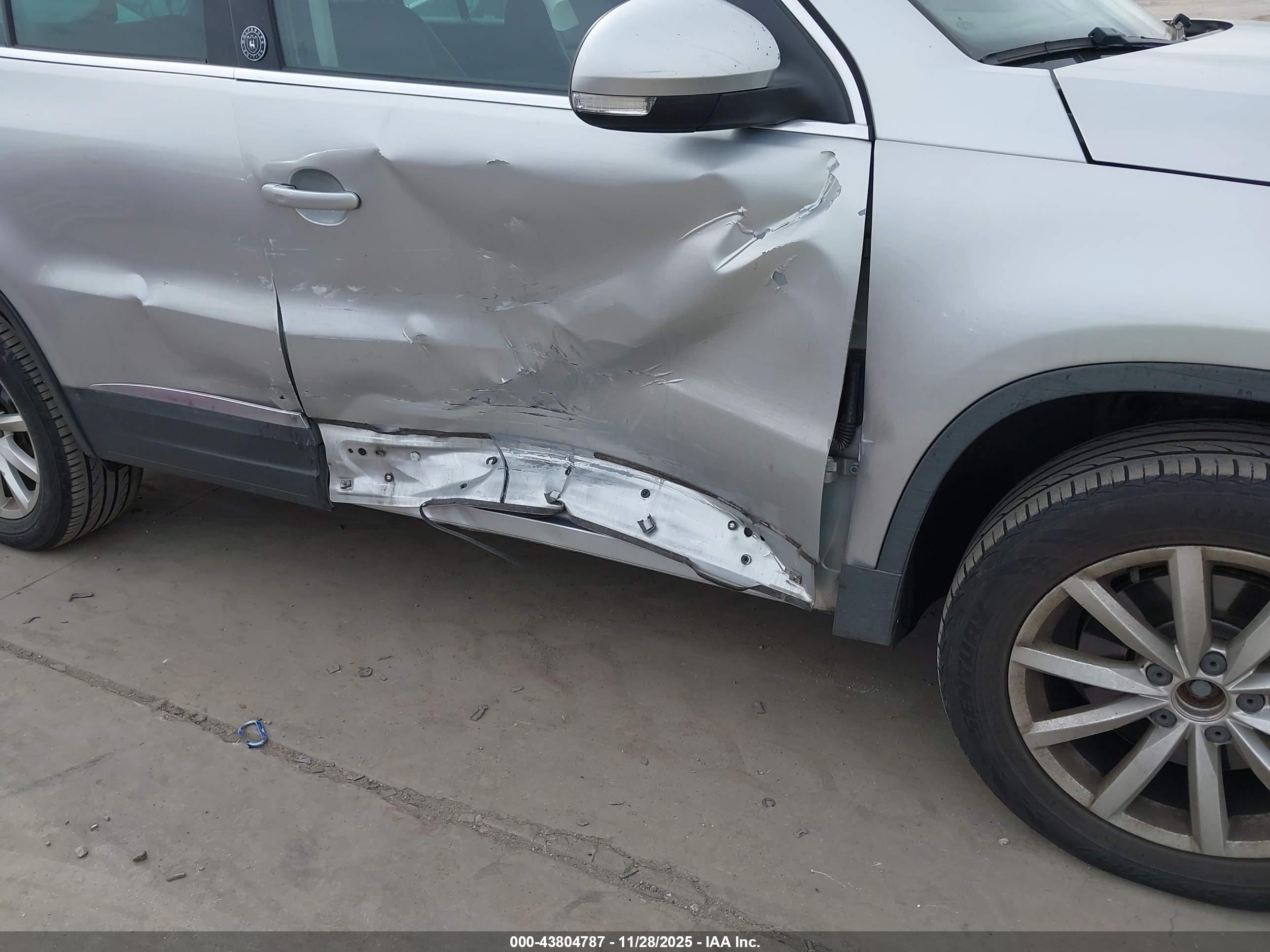 VOLKSWAGEN TIGUAN image 6