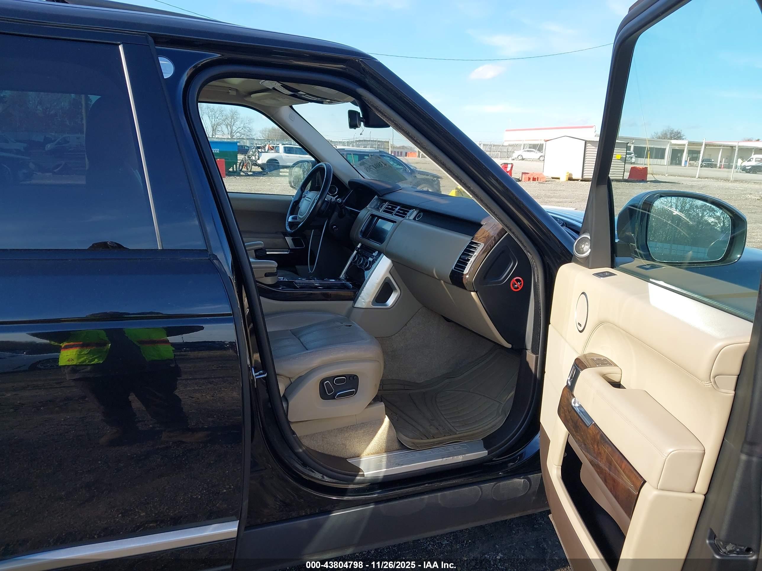 LAND ROVER image 5