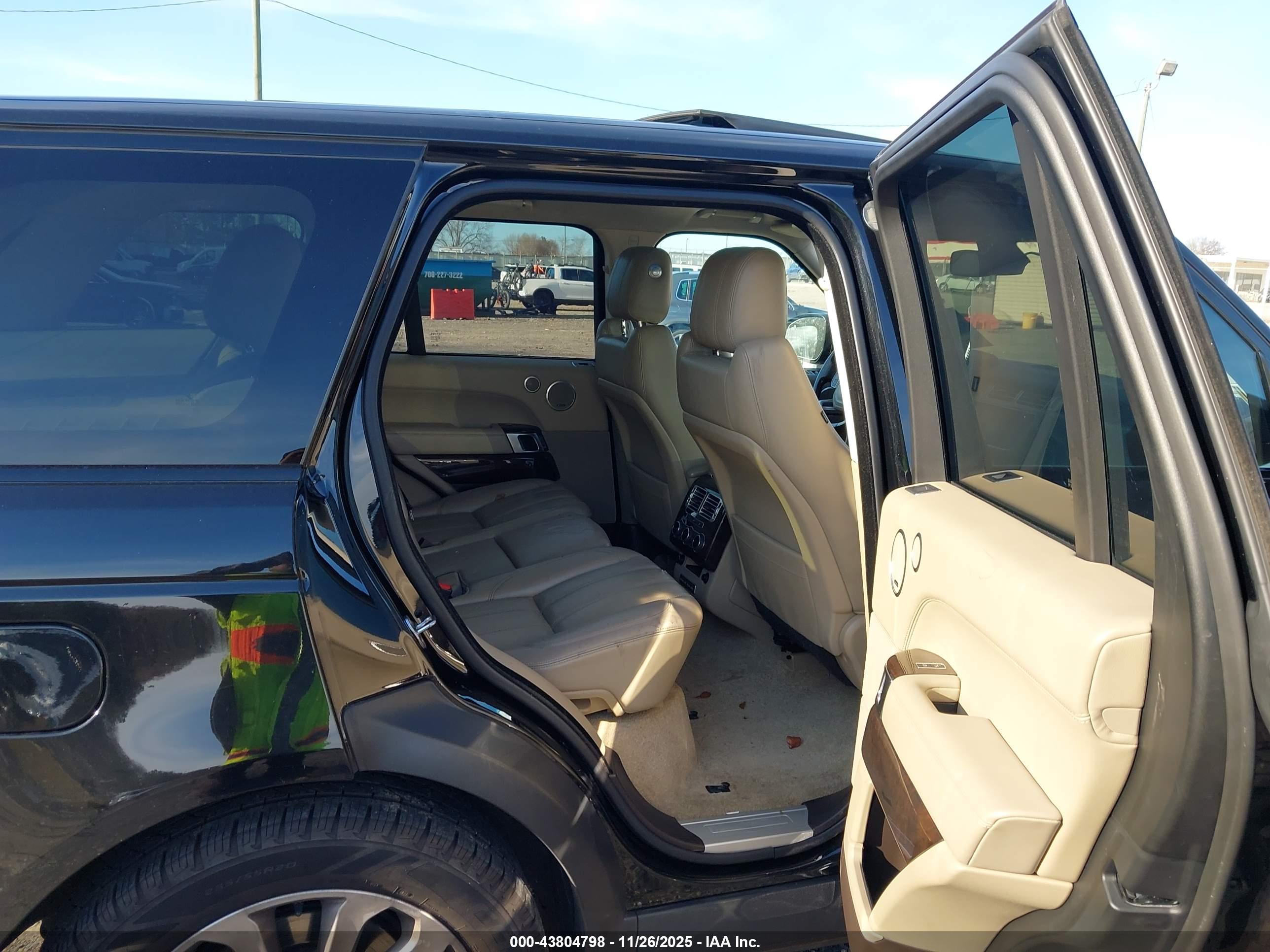 LAND ROVER image 8