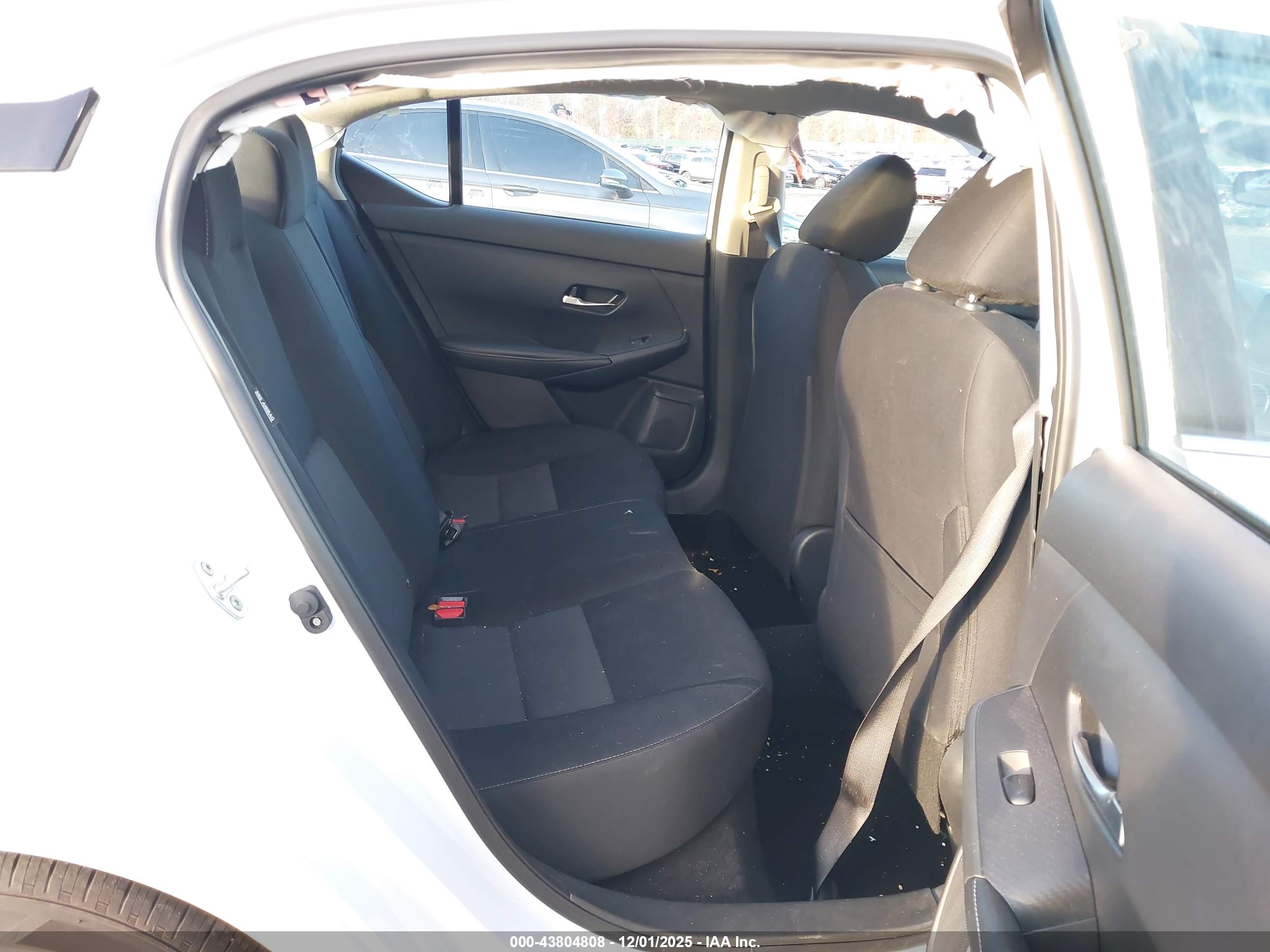 NISSAN SENTRA image 8