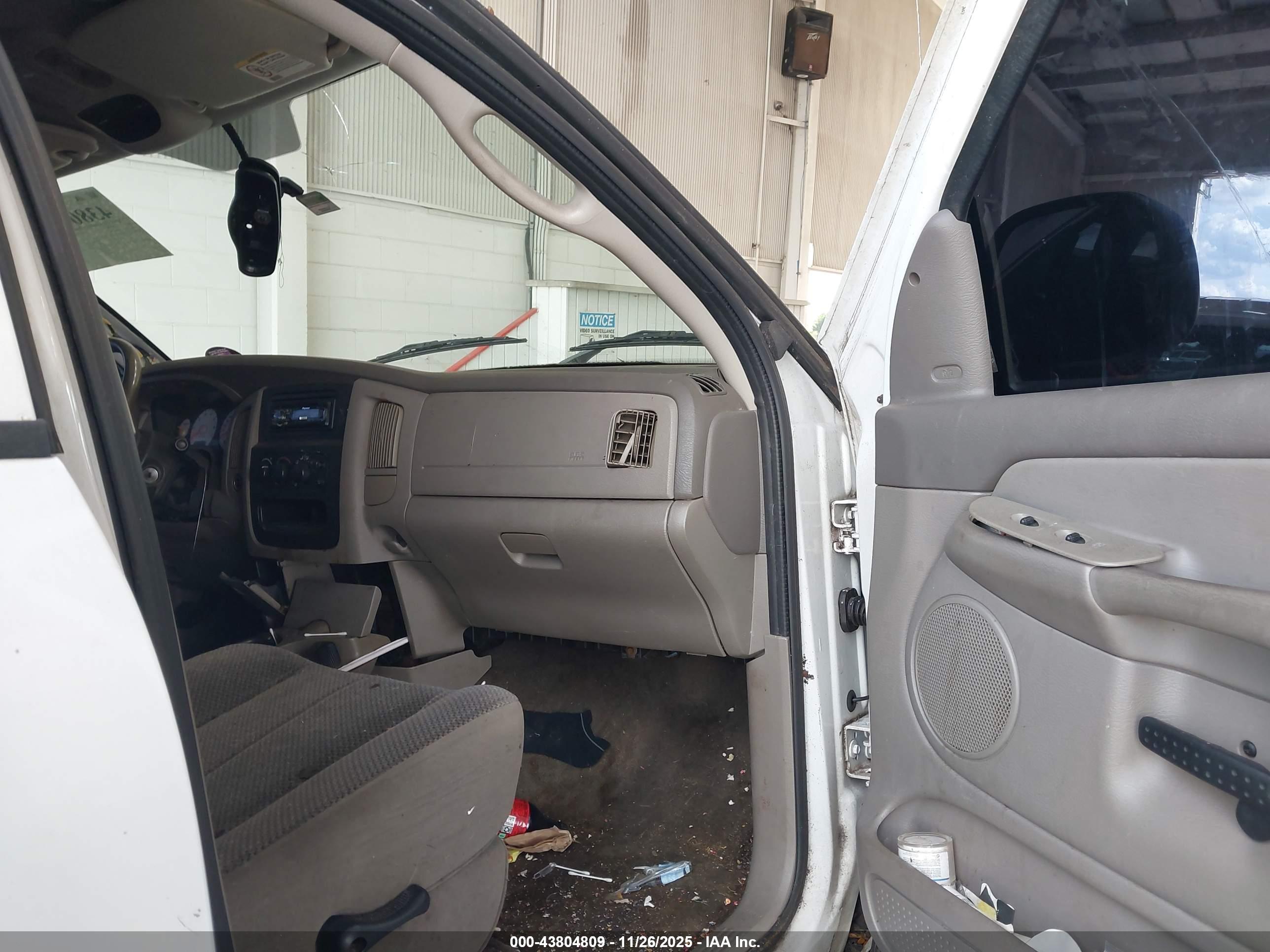 DODGE RAM image 5