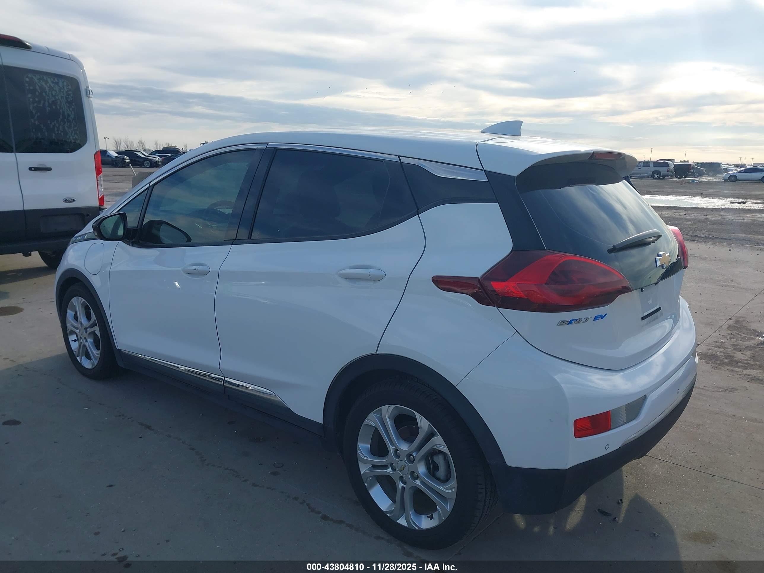 CHEVROLET BOLT image 3