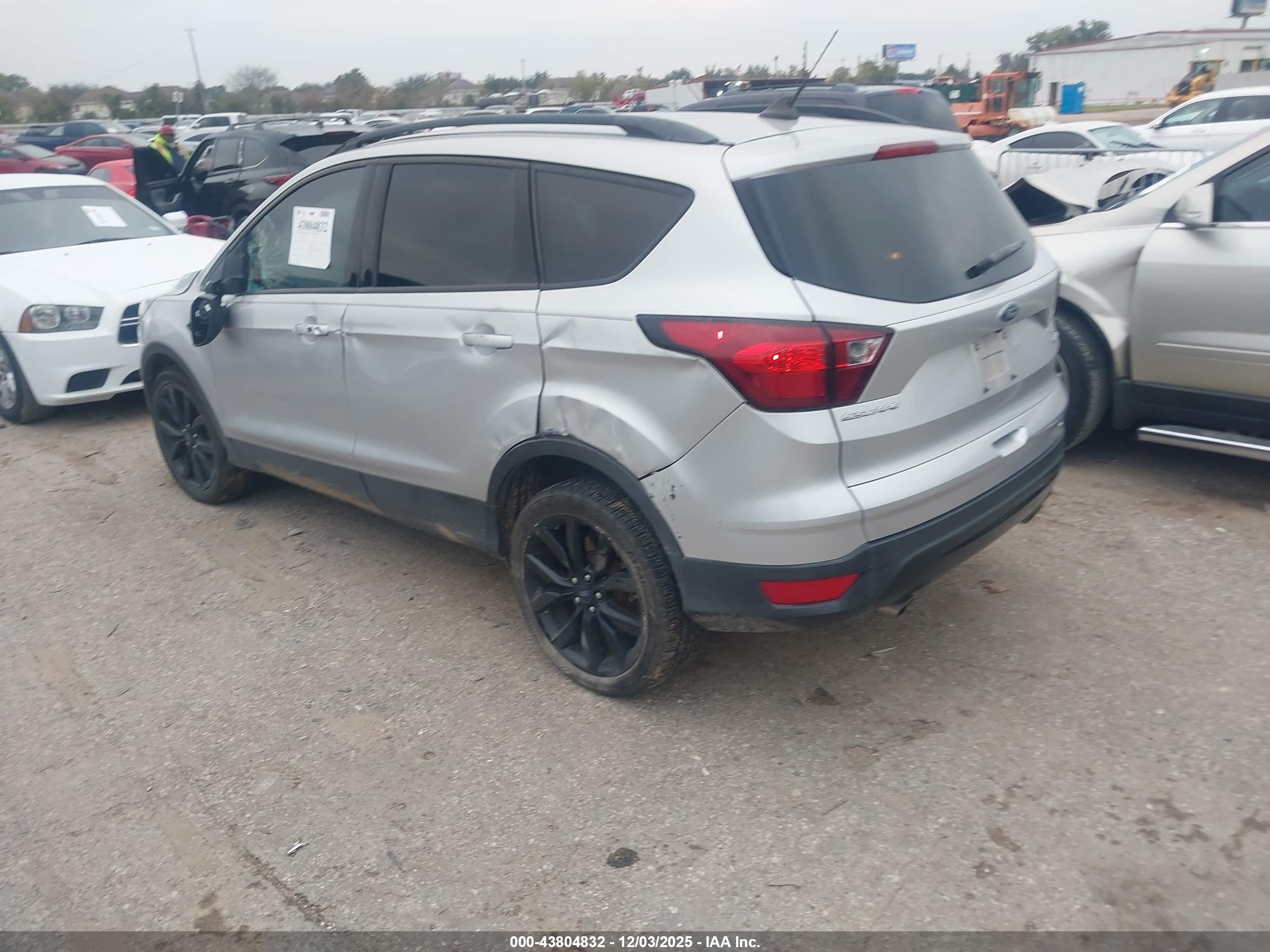 FORD ESCAPE image 3