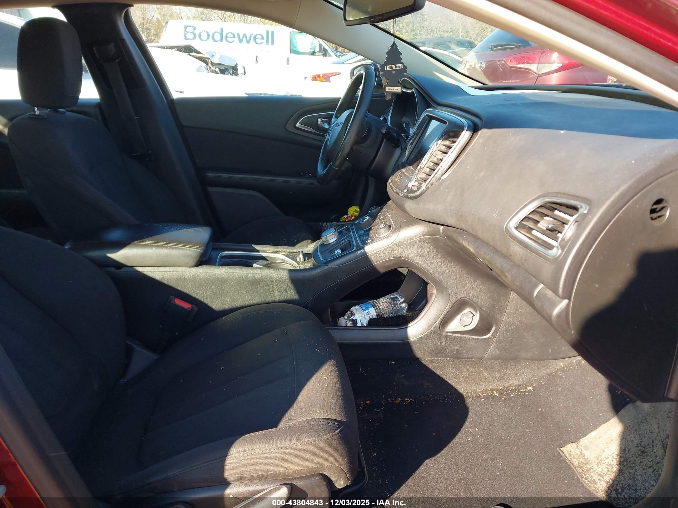 CHRYSLER 200 image 5