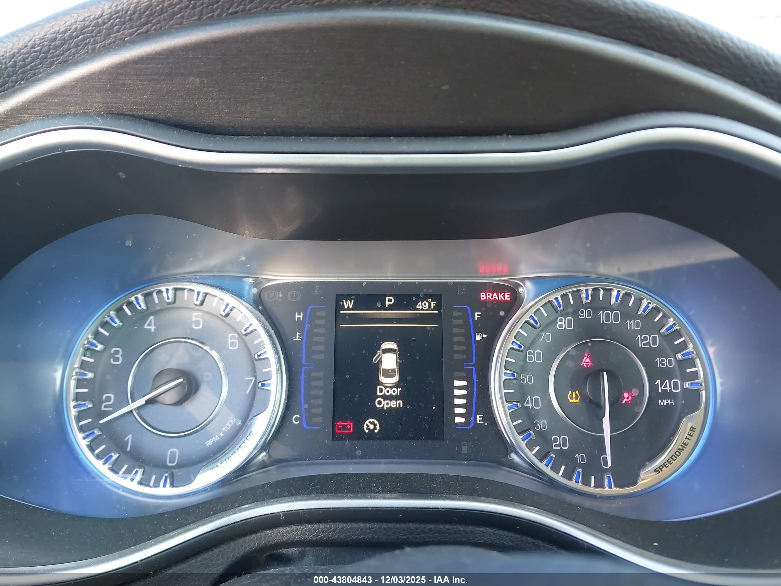 CHRYSLER 200 image 7