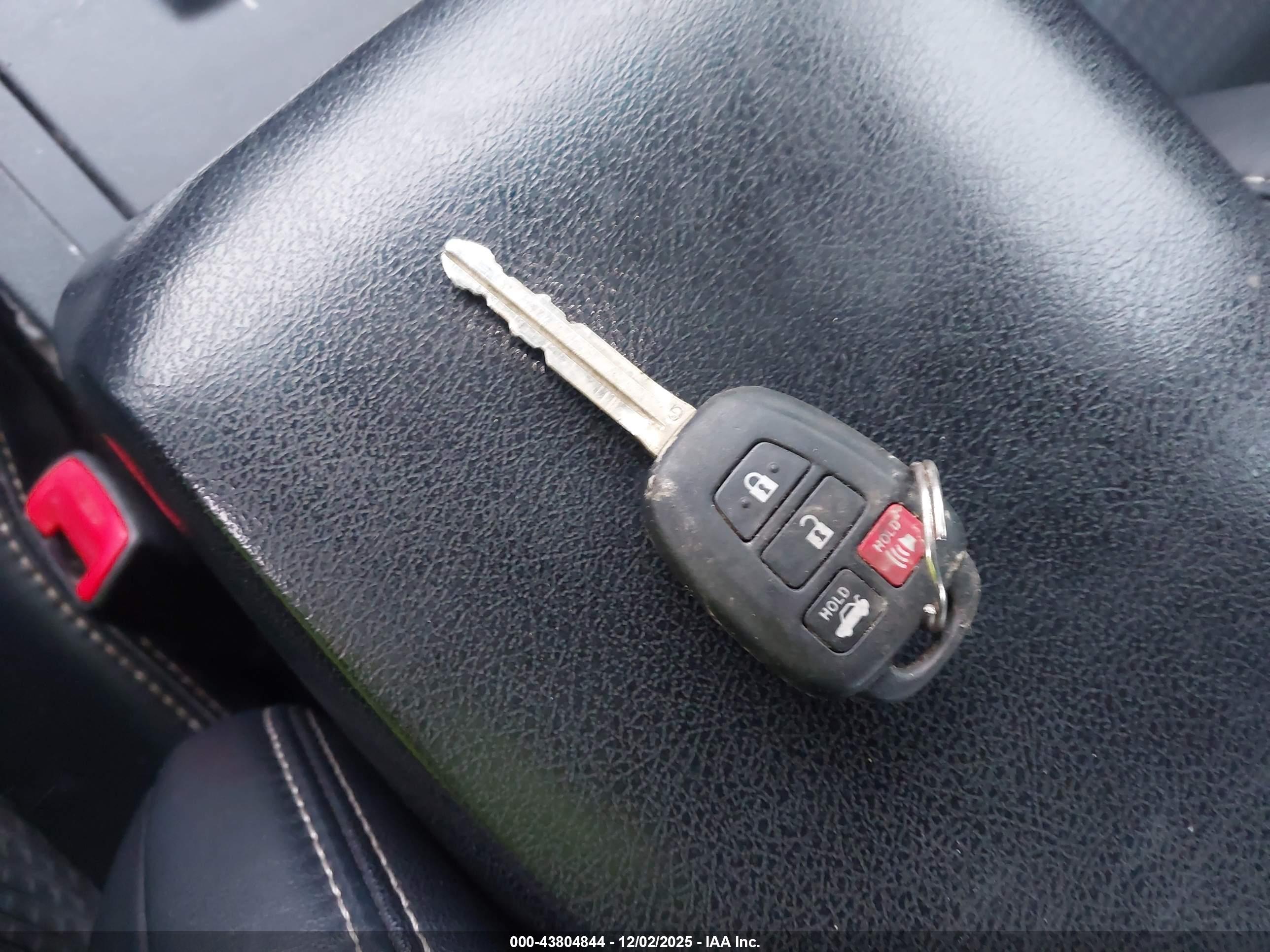 TOYOTA CAMRY image 11