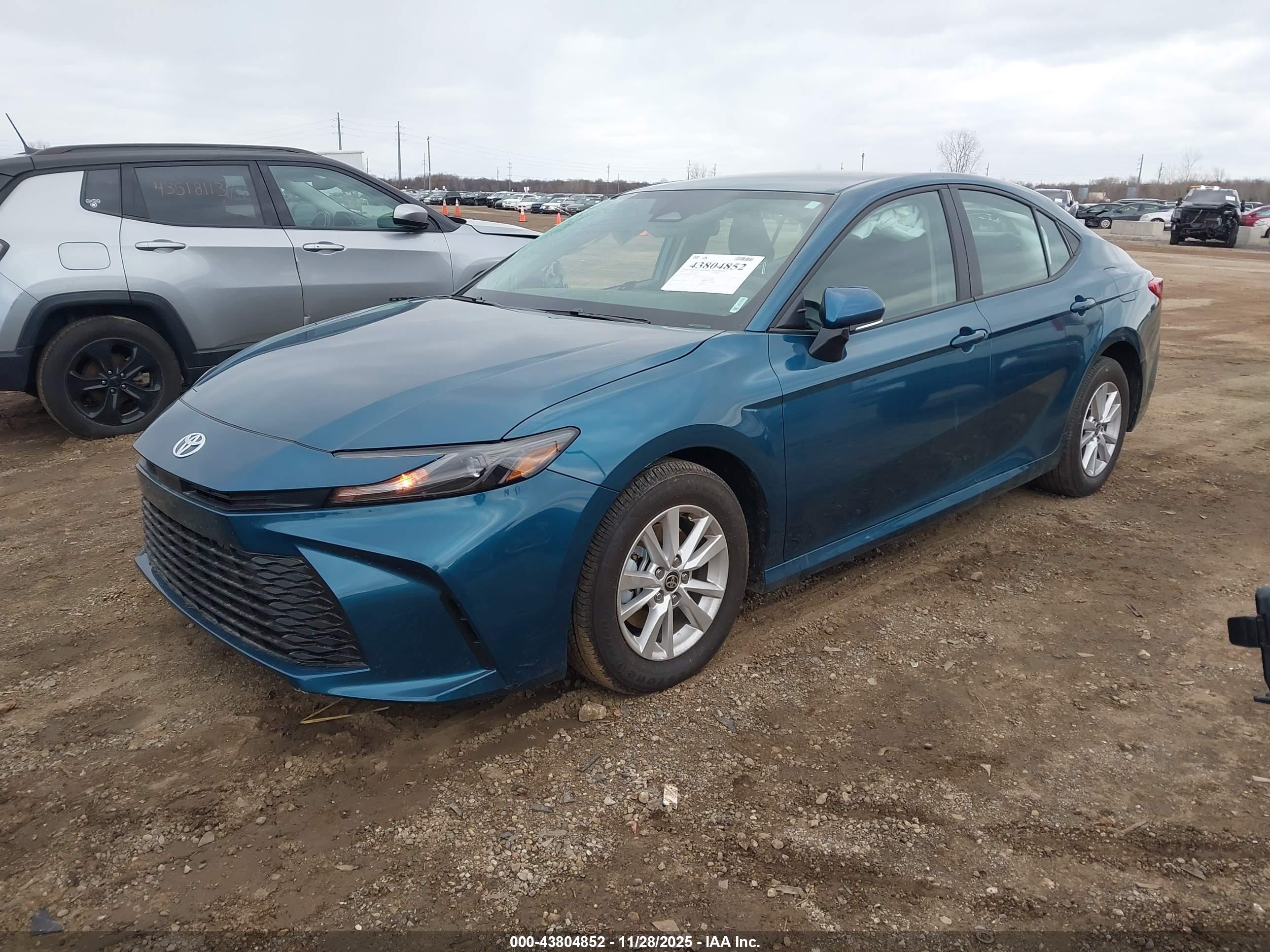 TOYOTA CAMRY image 2