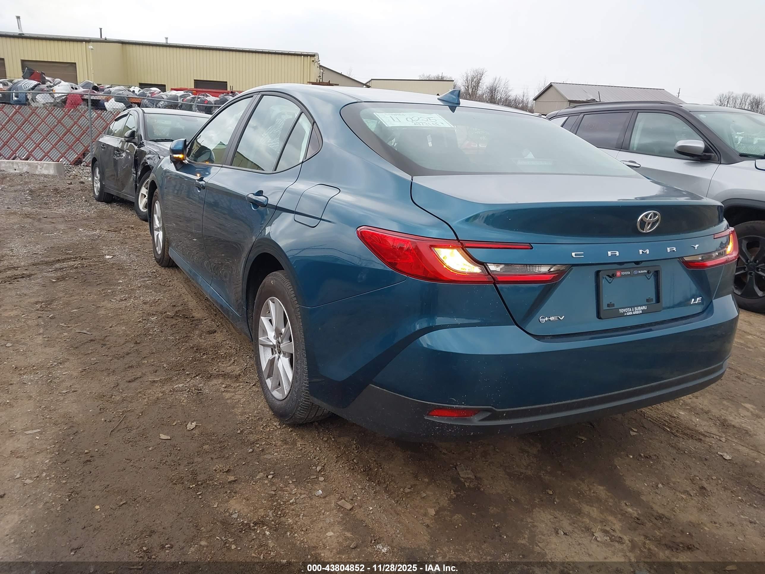 TOYOTA CAMRY image 3