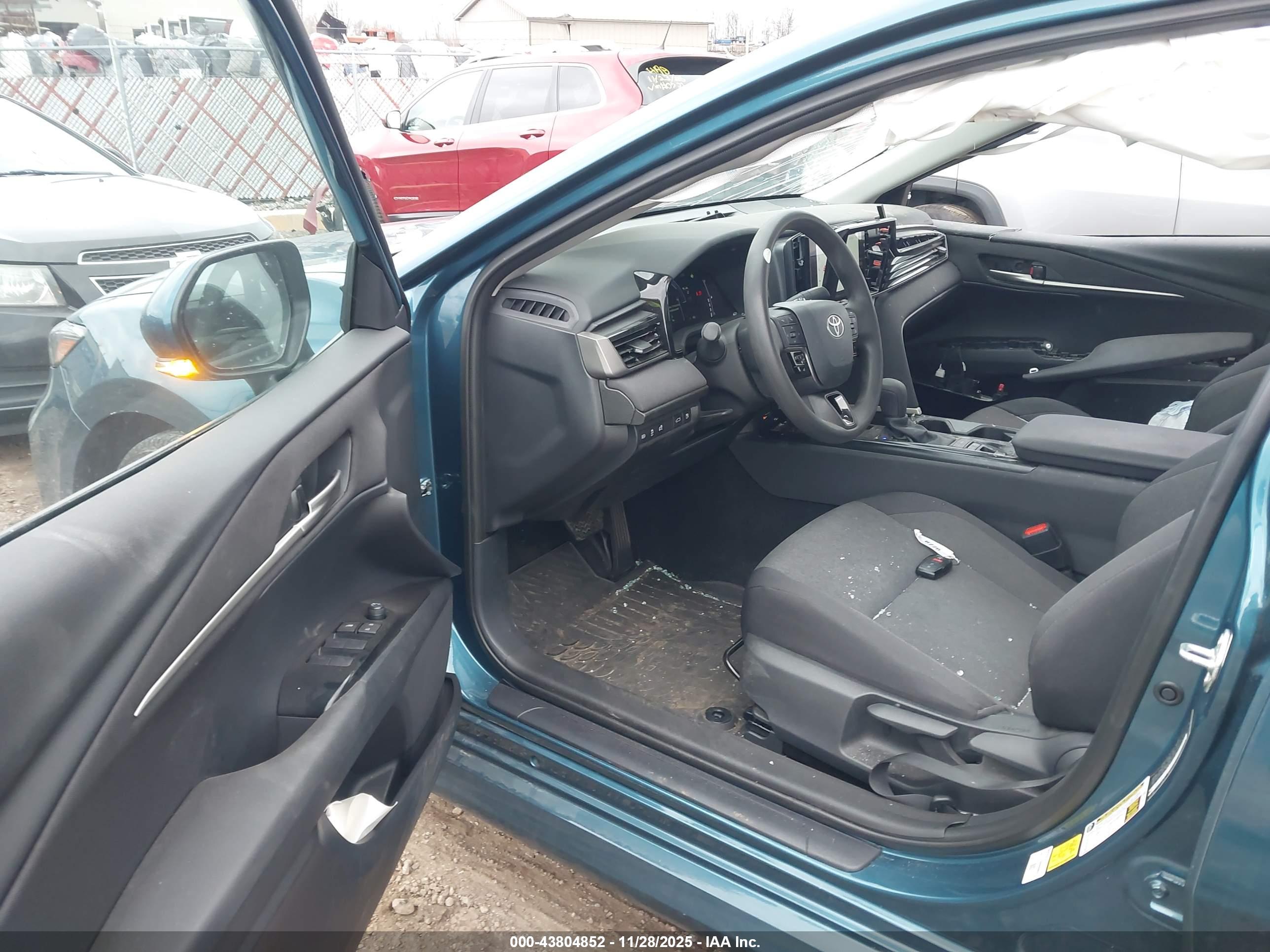 TOYOTA CAMRY image 5