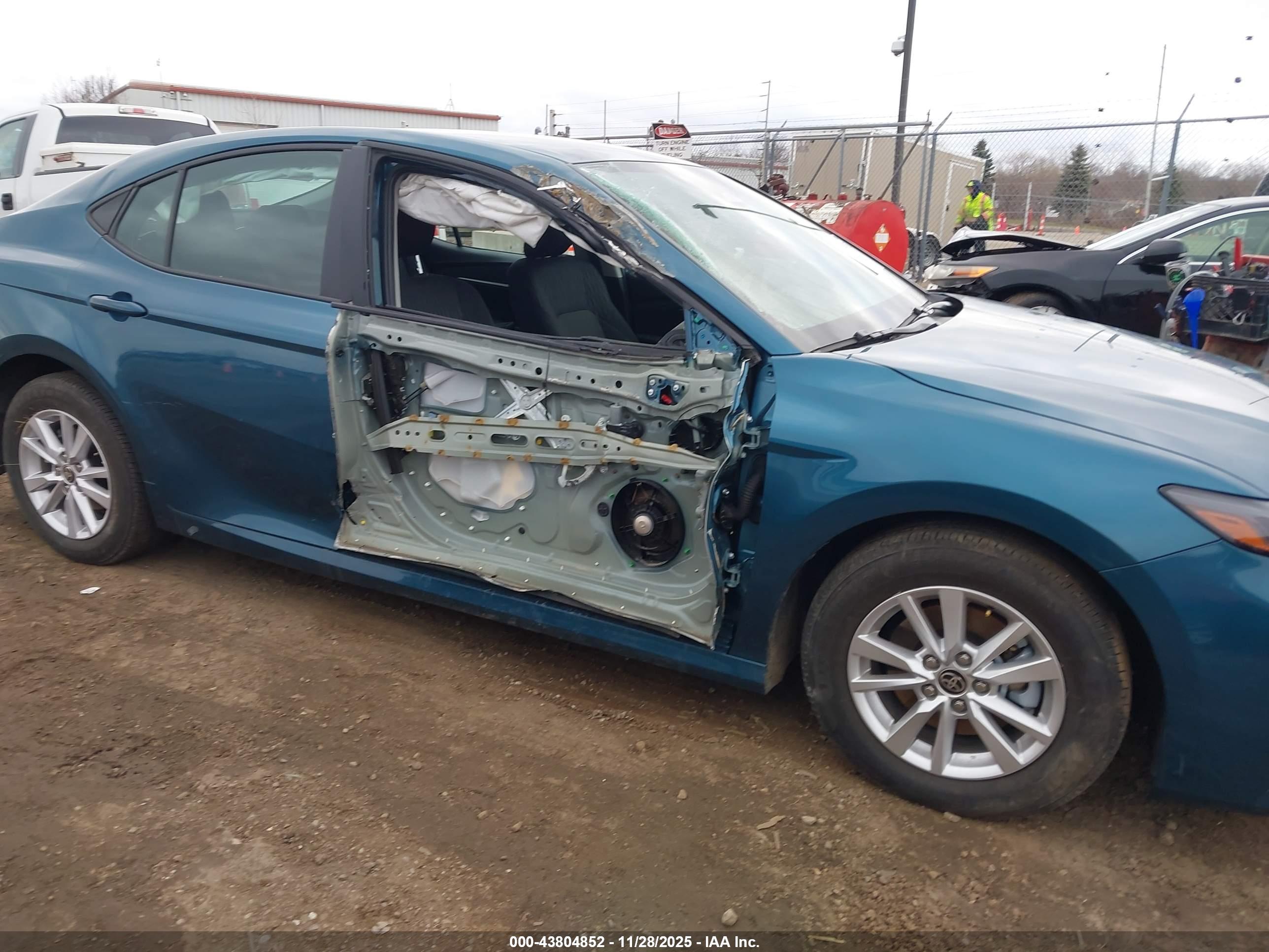 TOYOTA CAMRY image 6