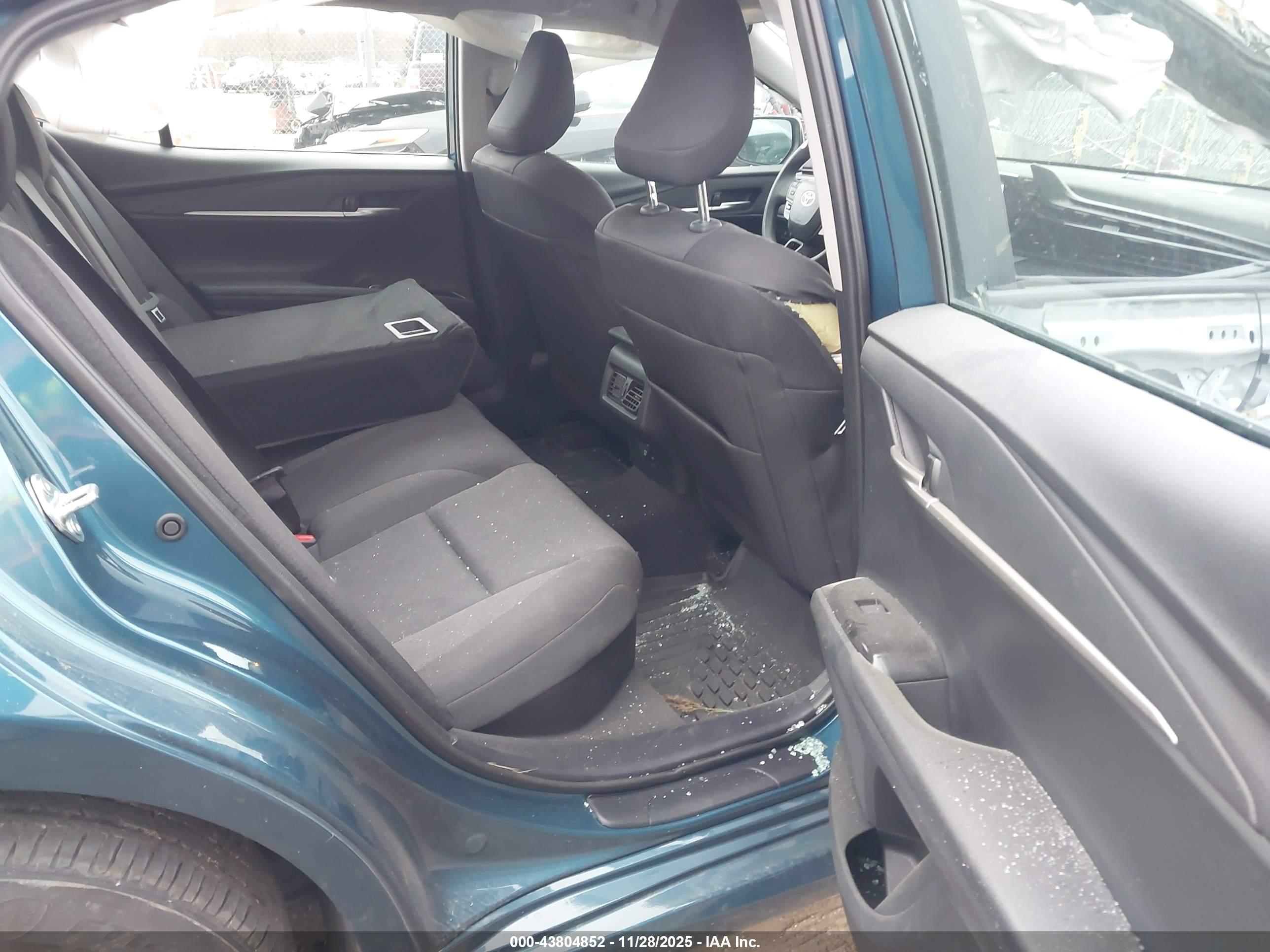 TOYOTA CAMRY image 8