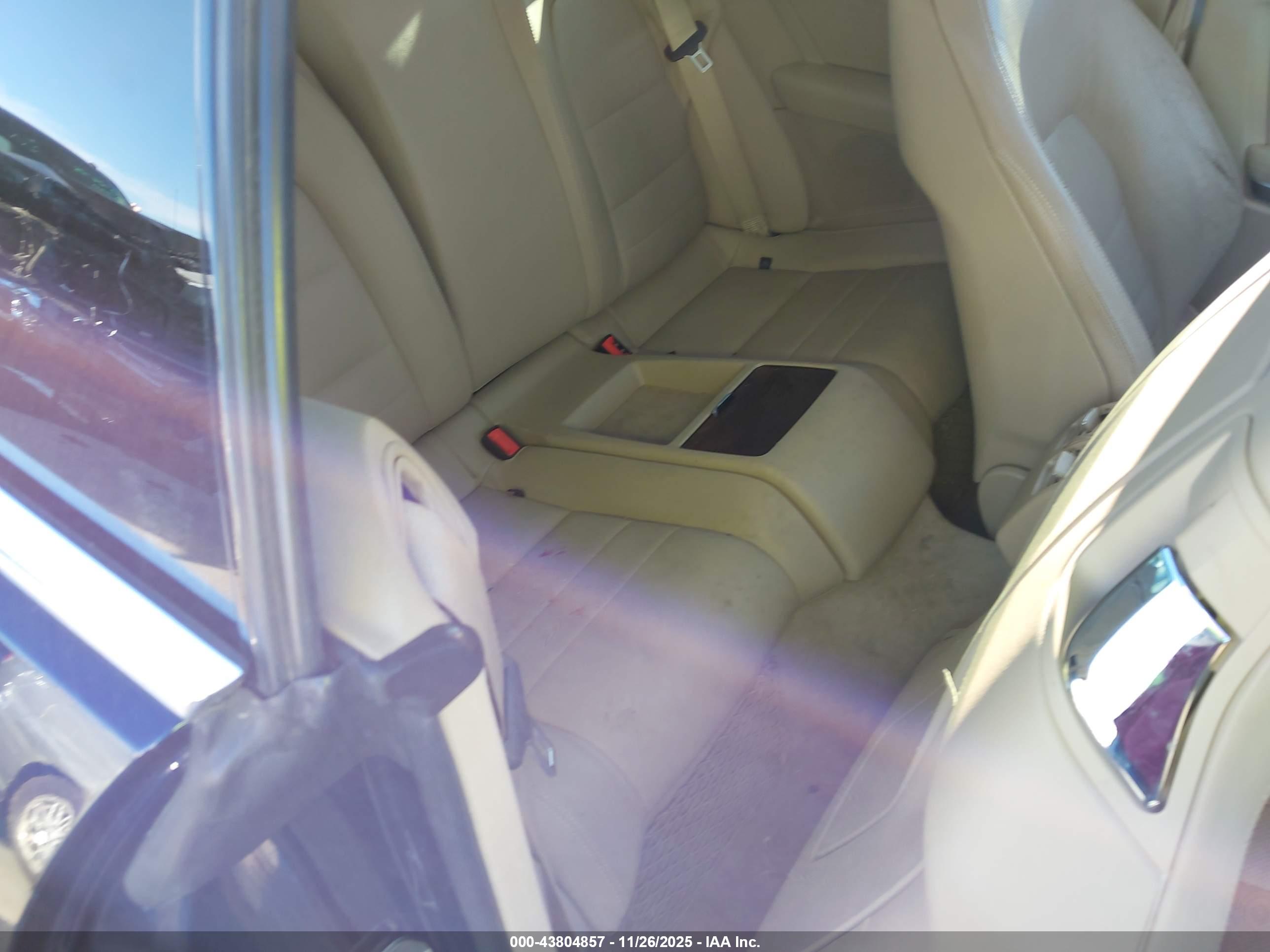 MERCEDES-BENZ E image 8