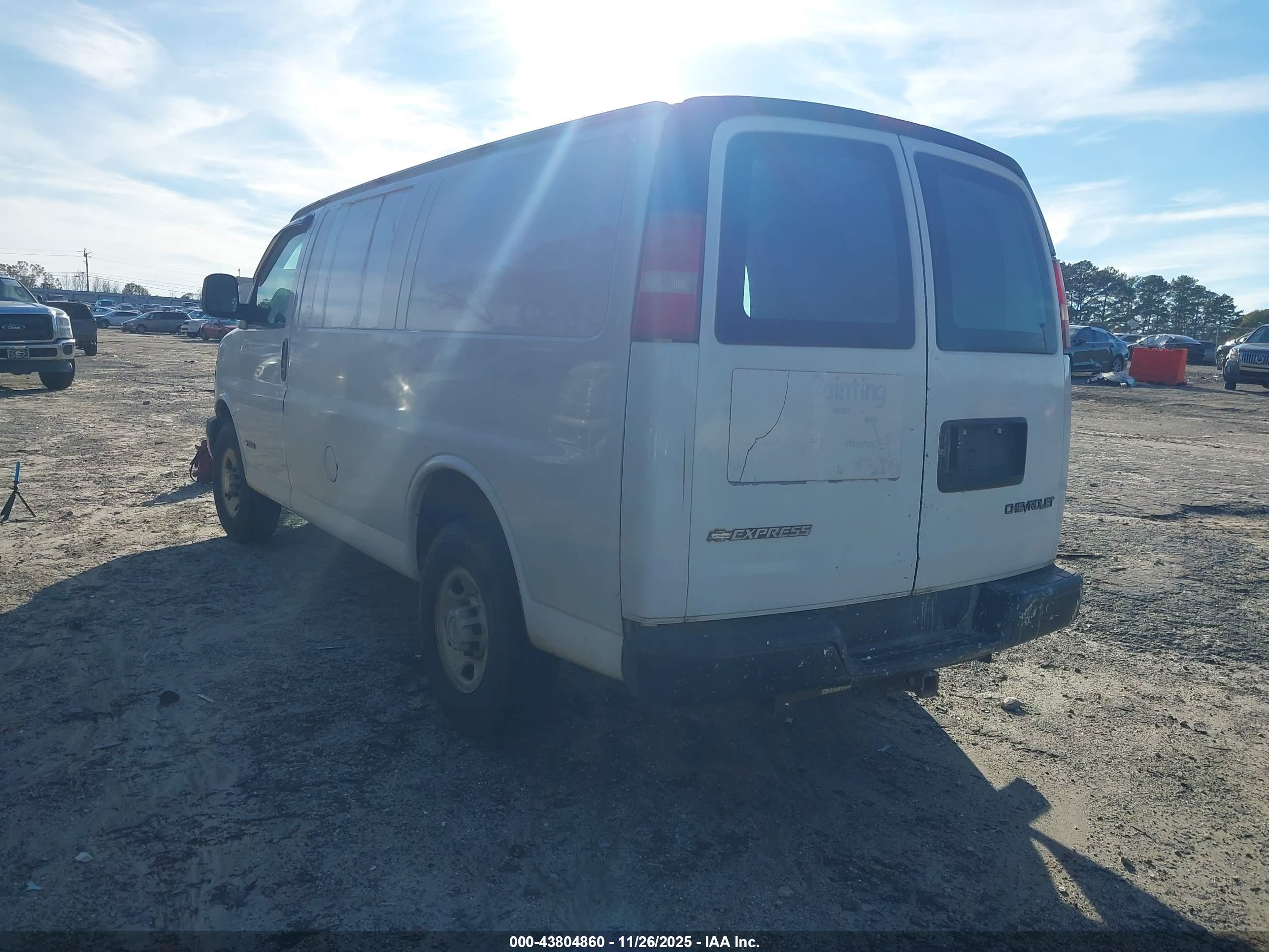 CHEVROLET EXPRESS image 3