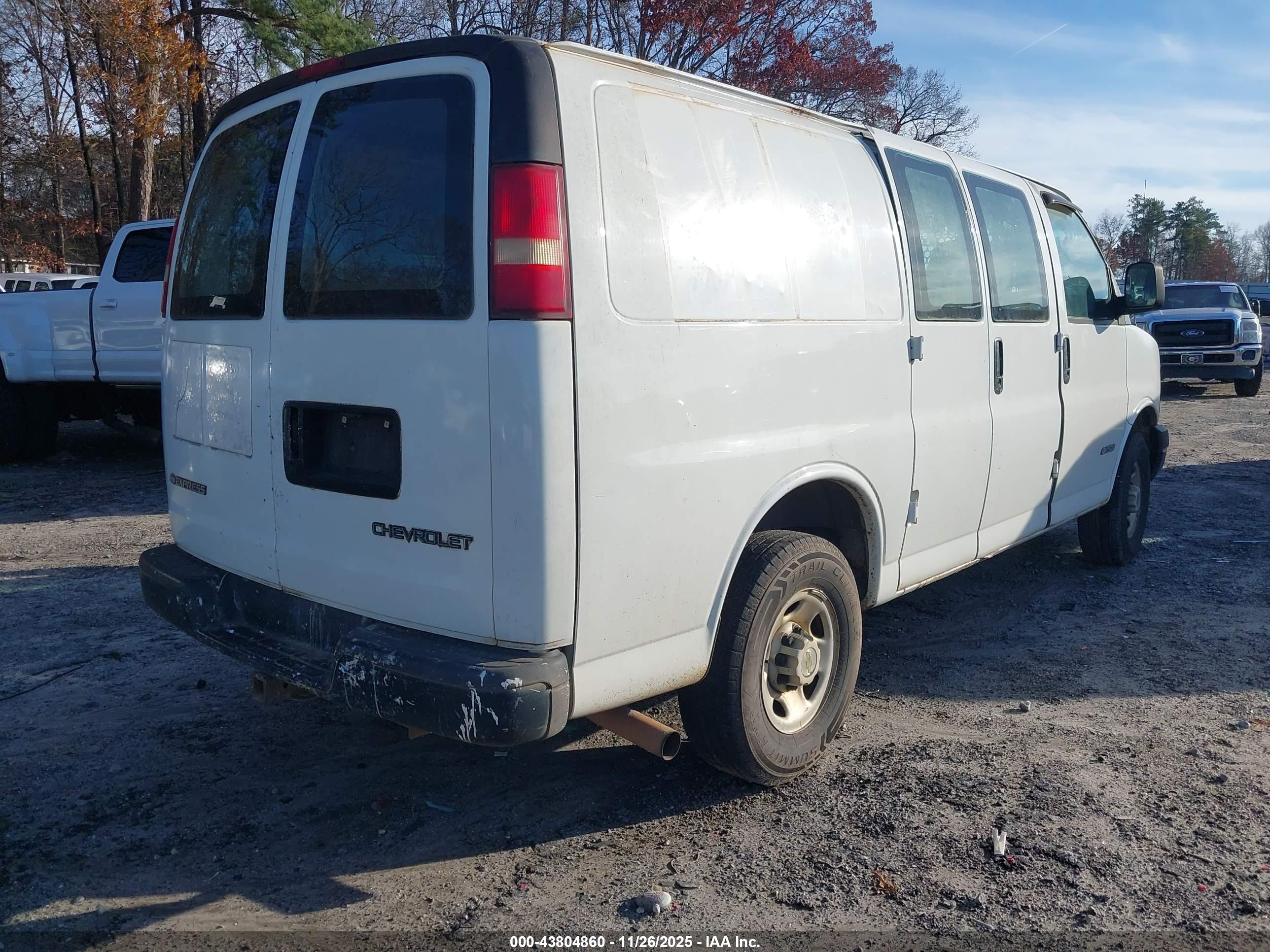 CHEVROLET EXPRESS image 4