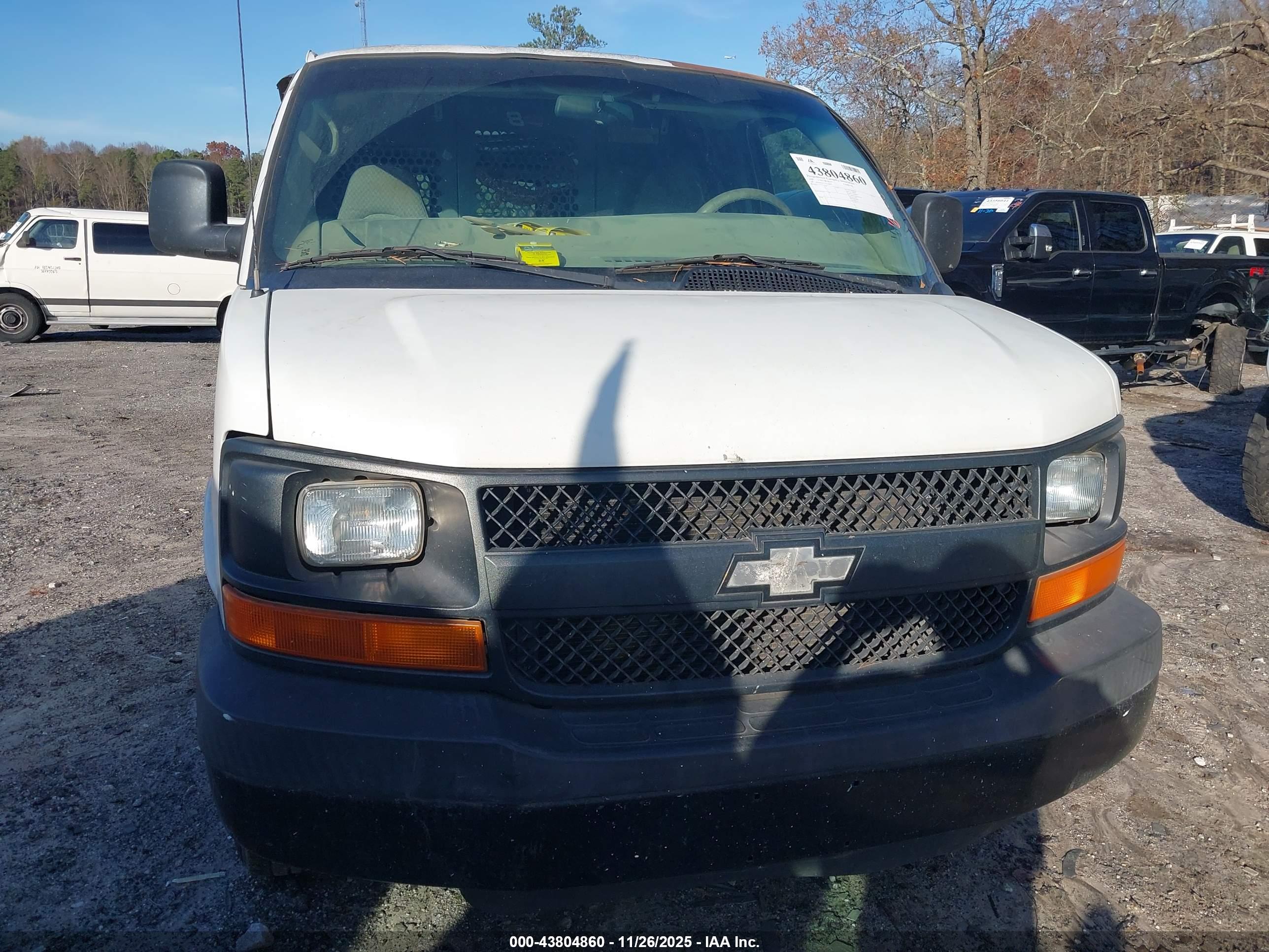 CHEVROLET EXPRESS image 6