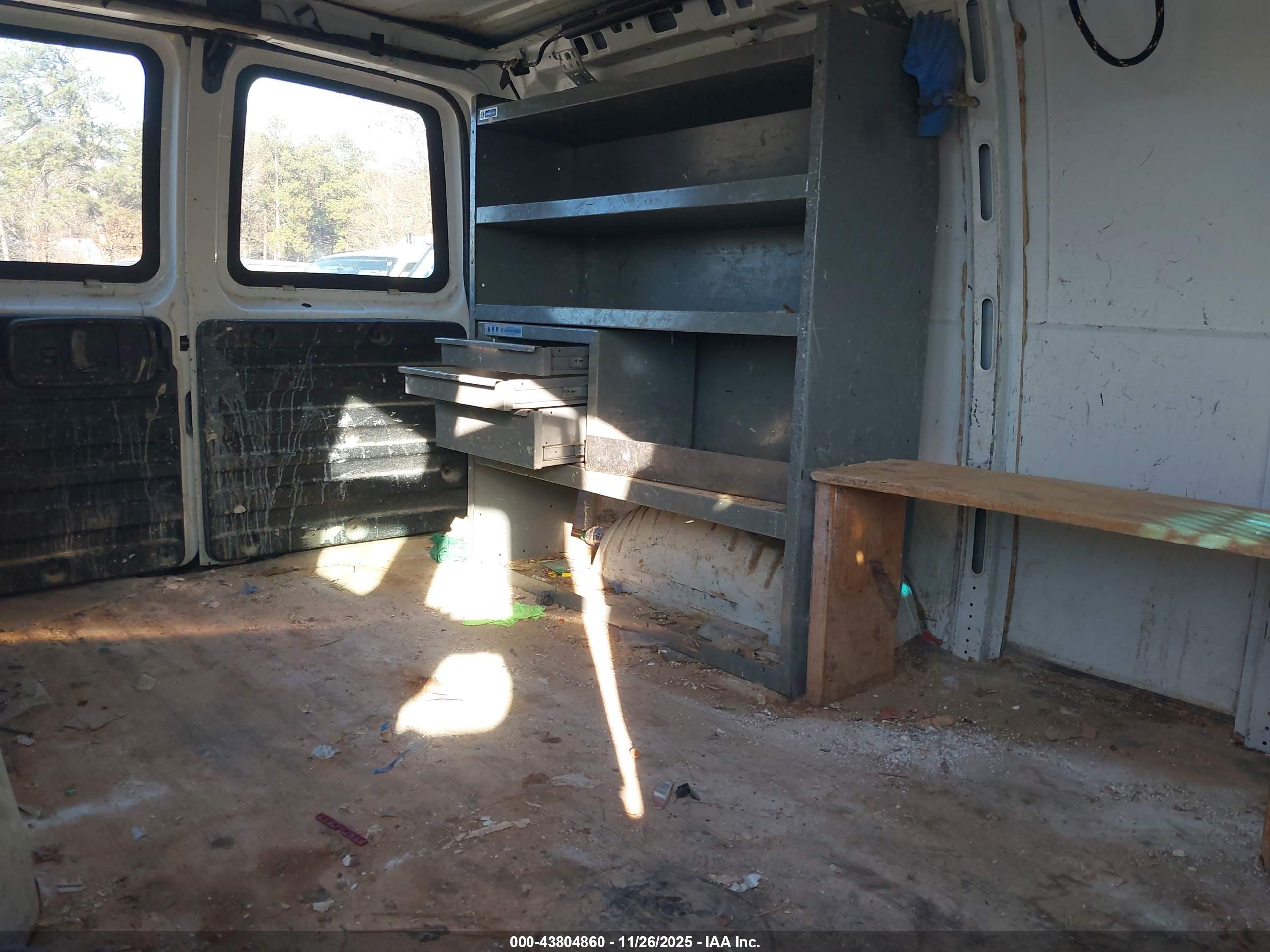 CHEVROLET EXPRESS image 8