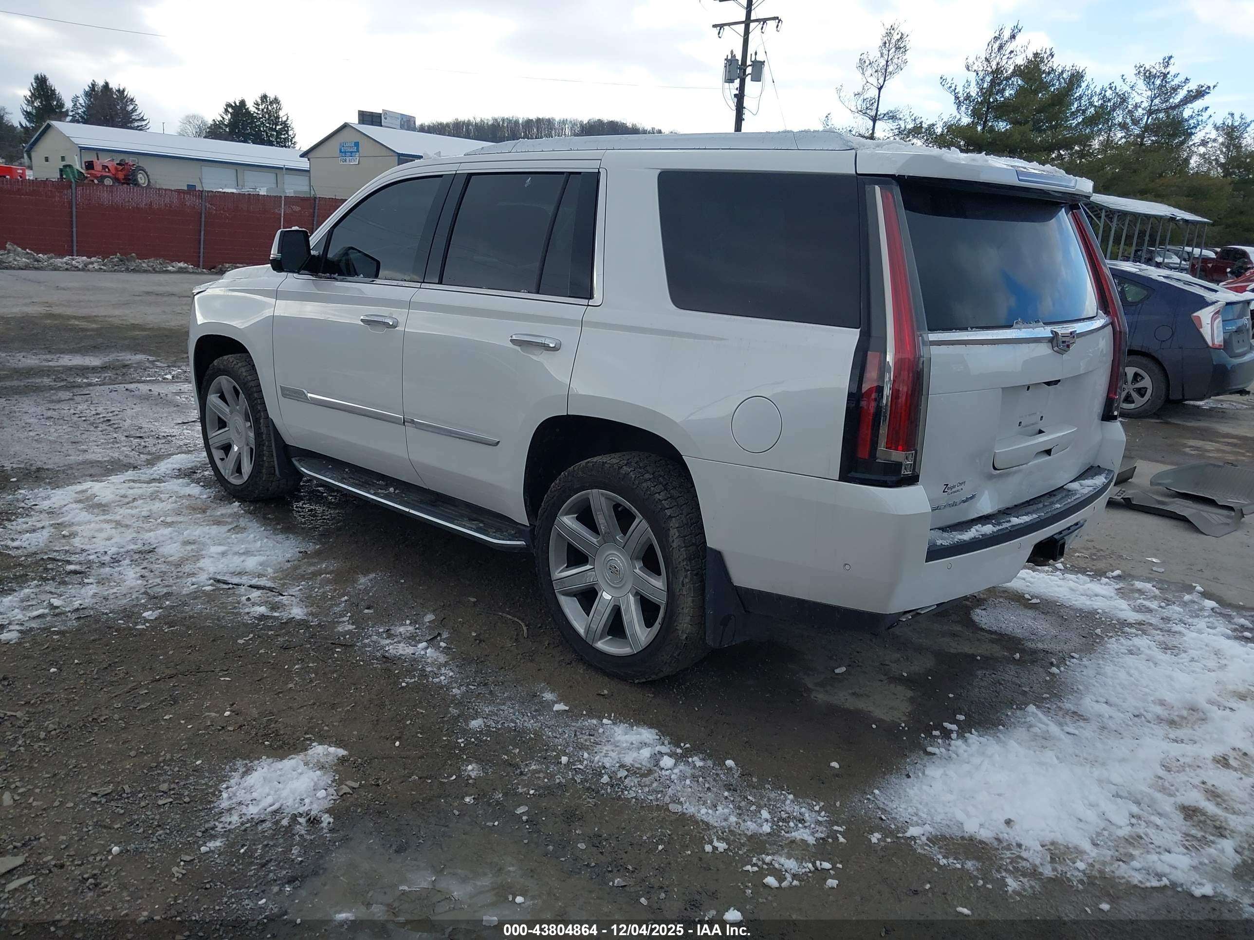 CADILLAC ESCALADE image 3