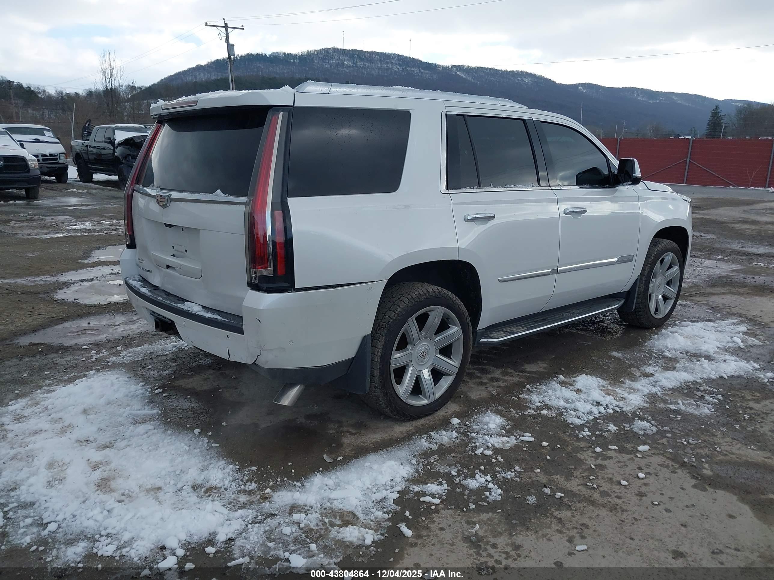 CADILLAC ESCALADE image 4