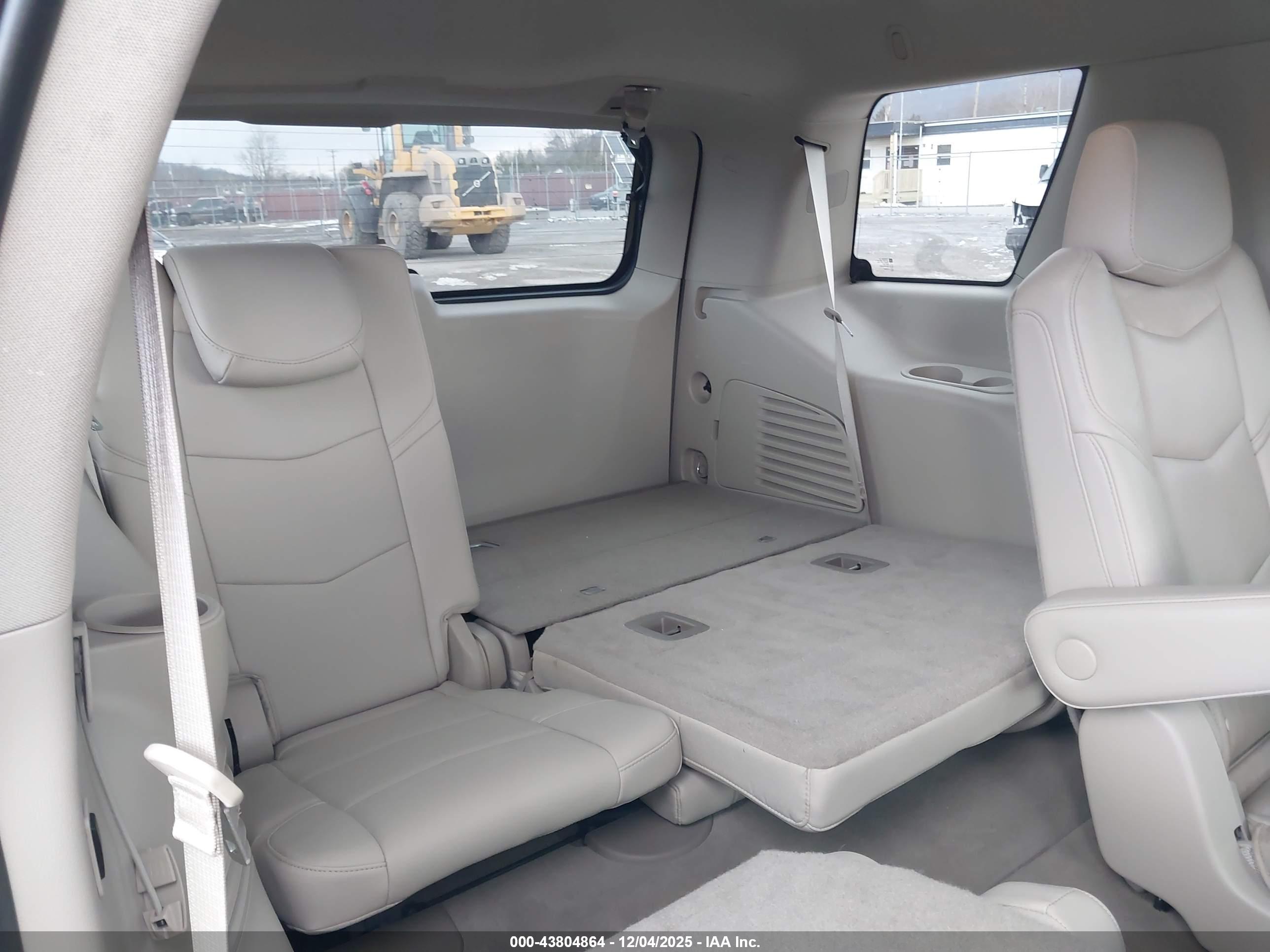 CADILLAC ESCALADE image 8
