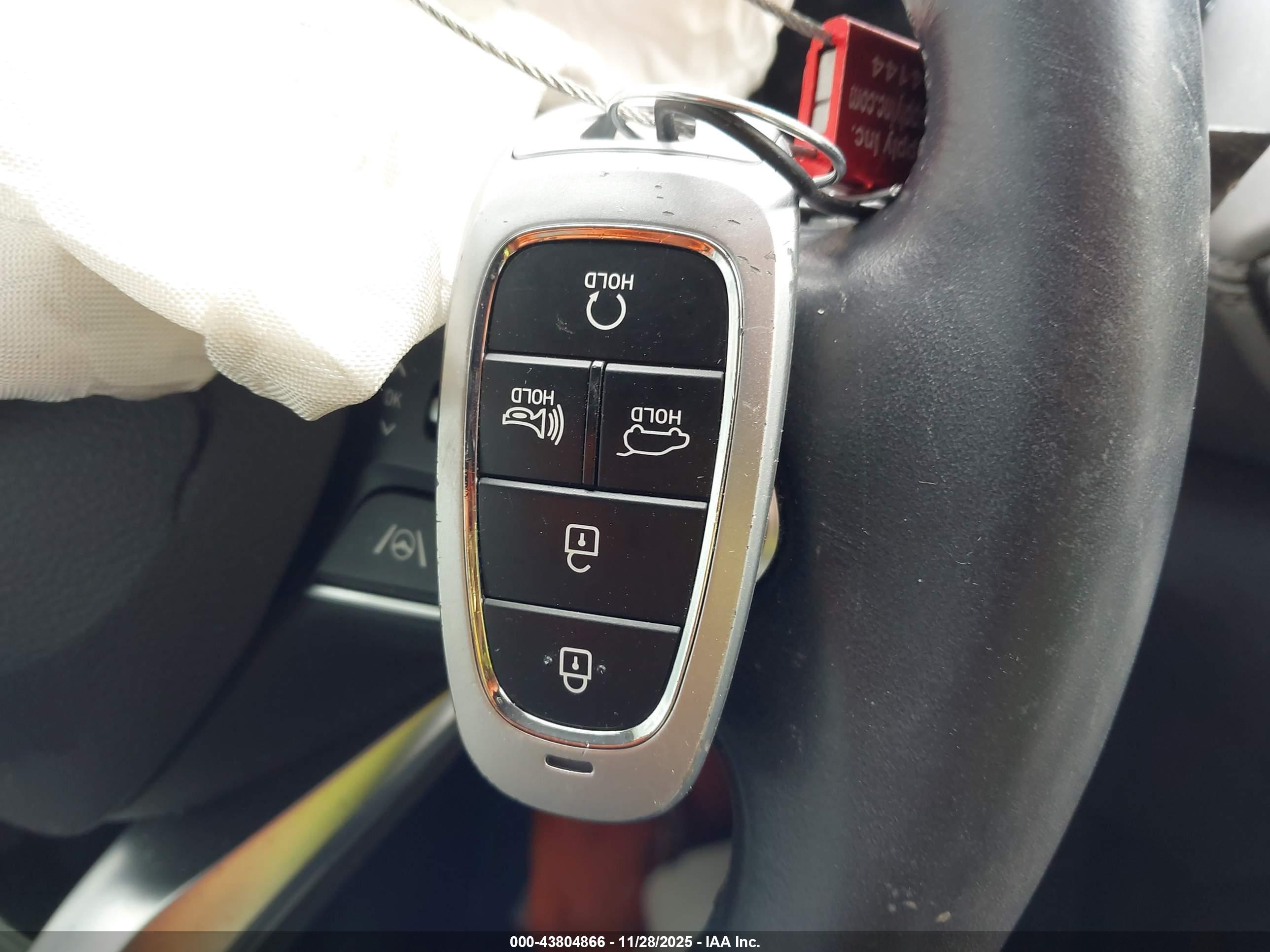 HYUNDAI SANTA image 11