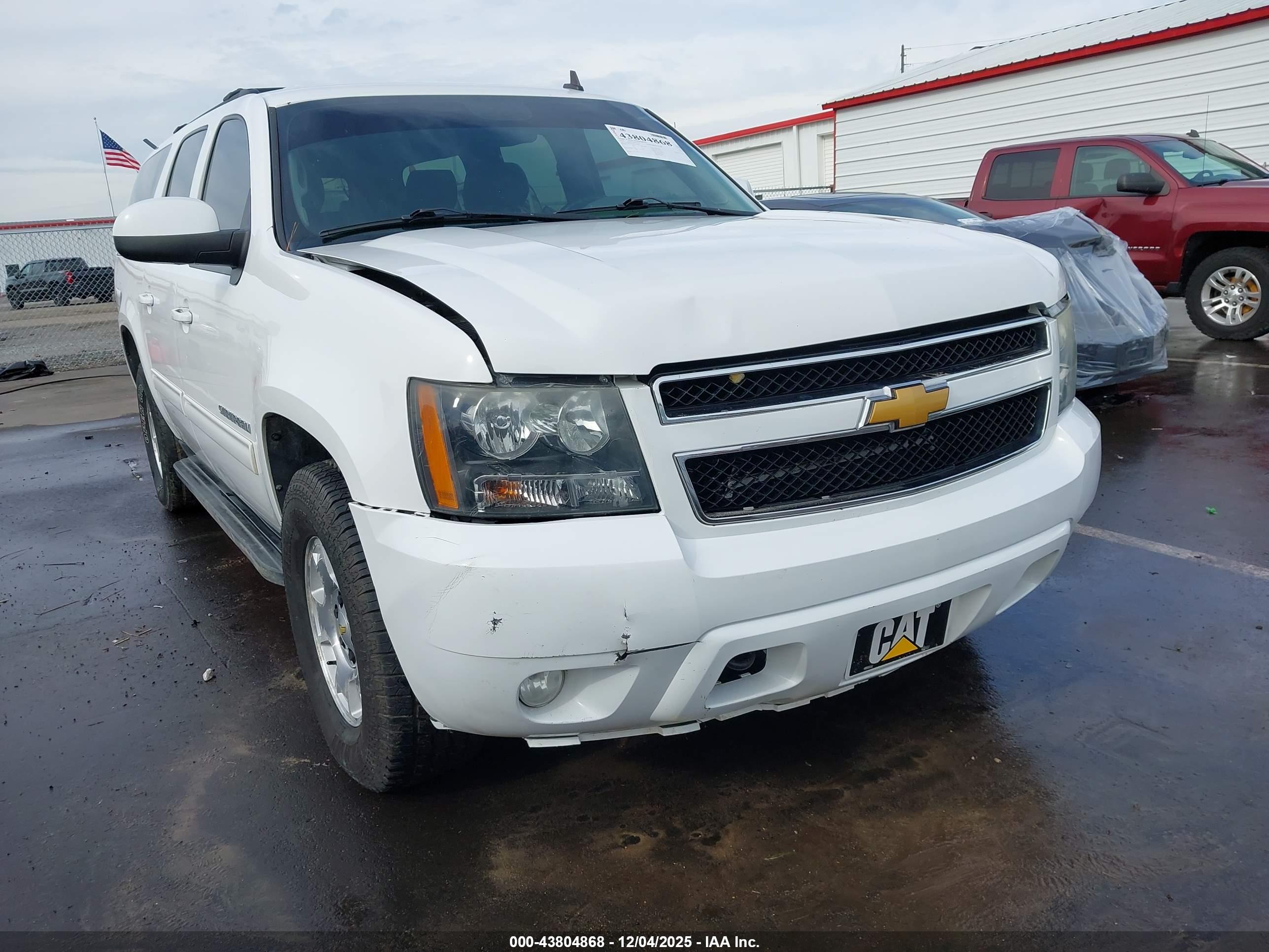 CHEVROLET SUBURBAN image 6
