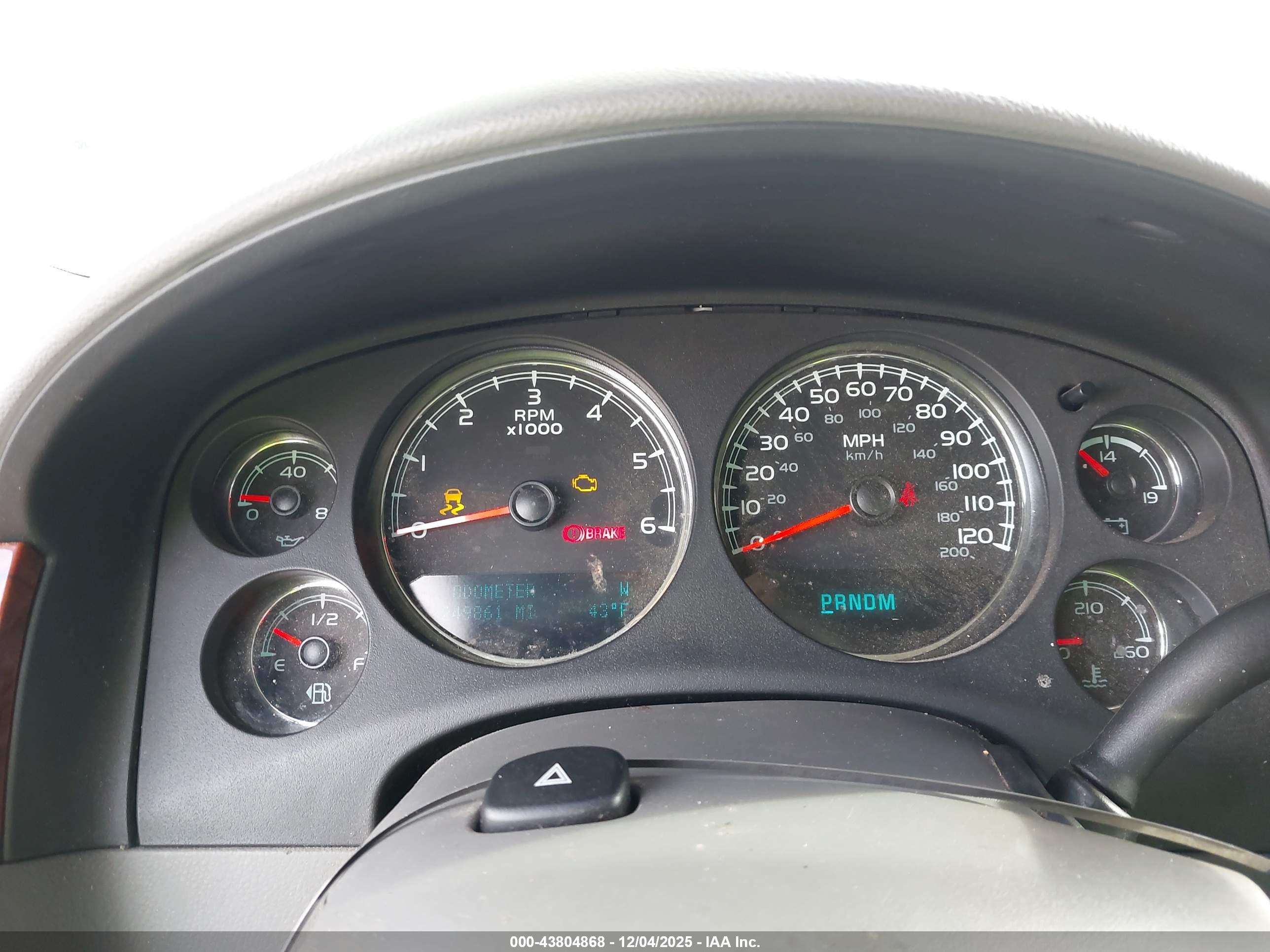 CHEVROLET SUBURBAN image 7