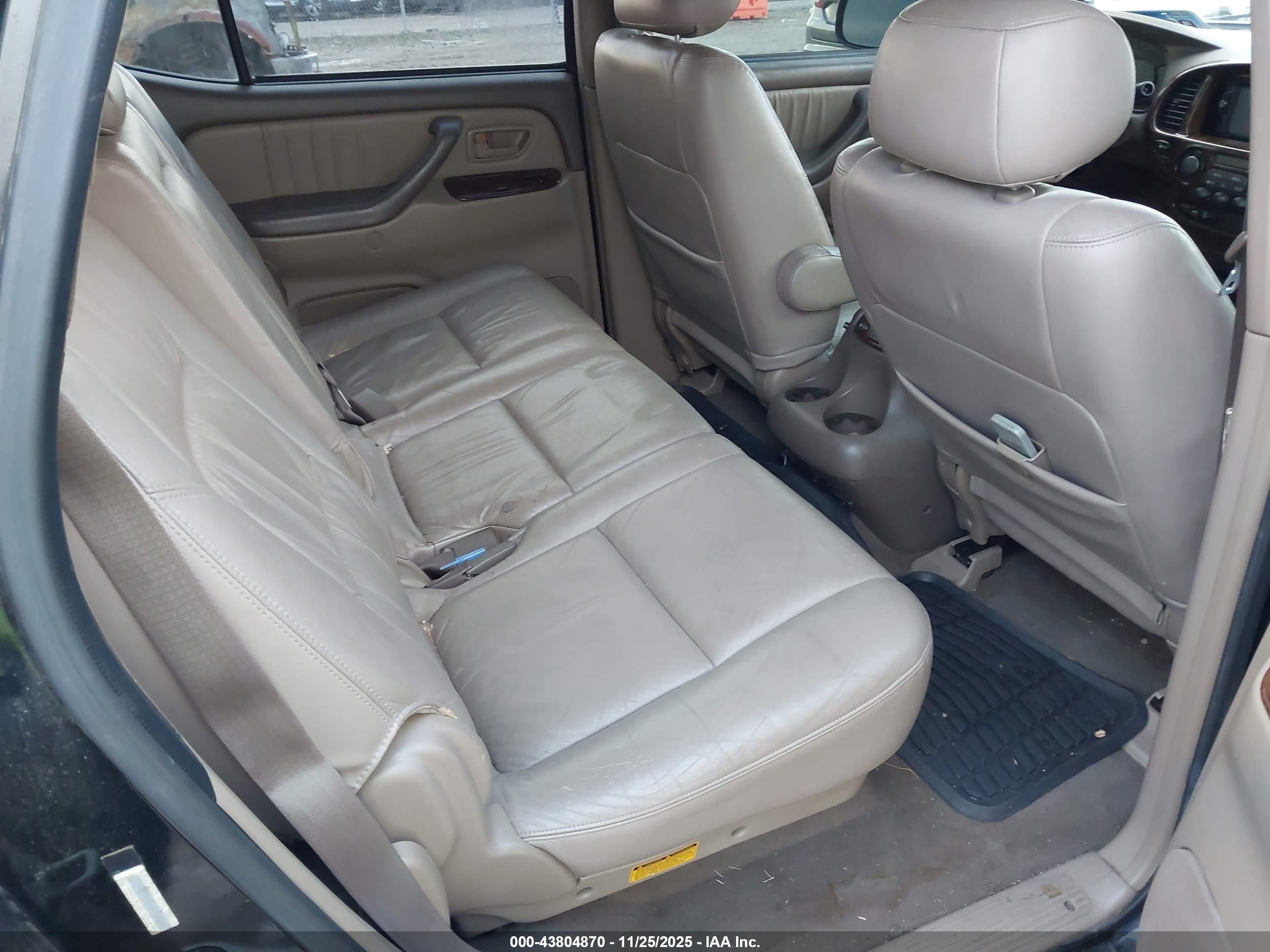 TOYOTA SEQUOIA image 8