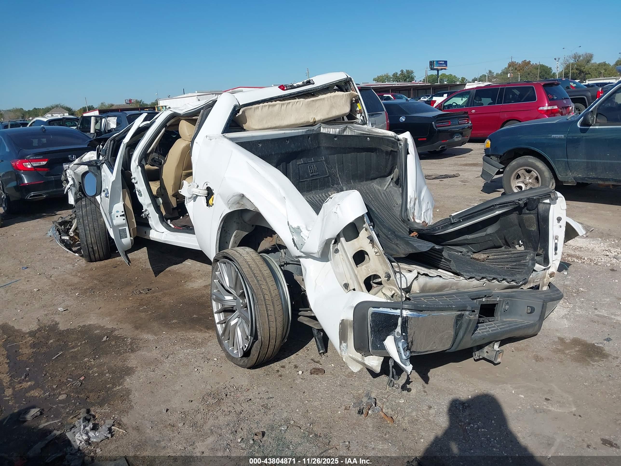 GMC SIERRA image 3