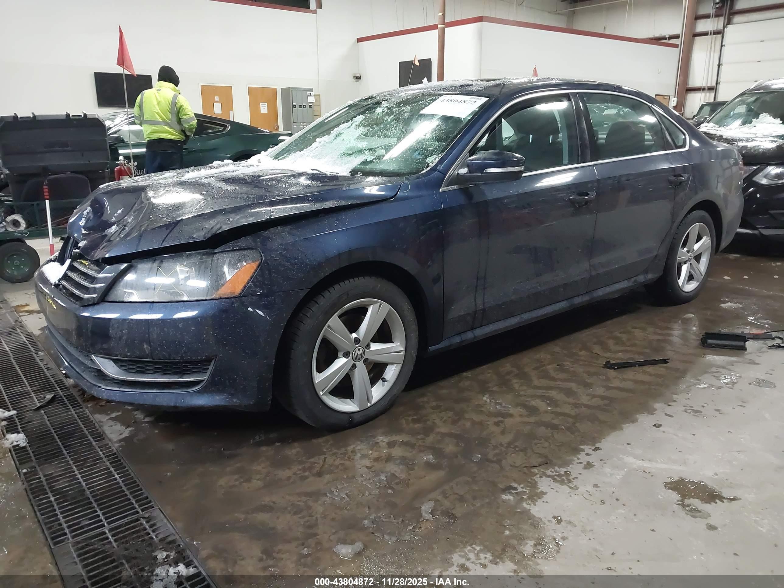 VOLKSWAGEN PASSAT image 2