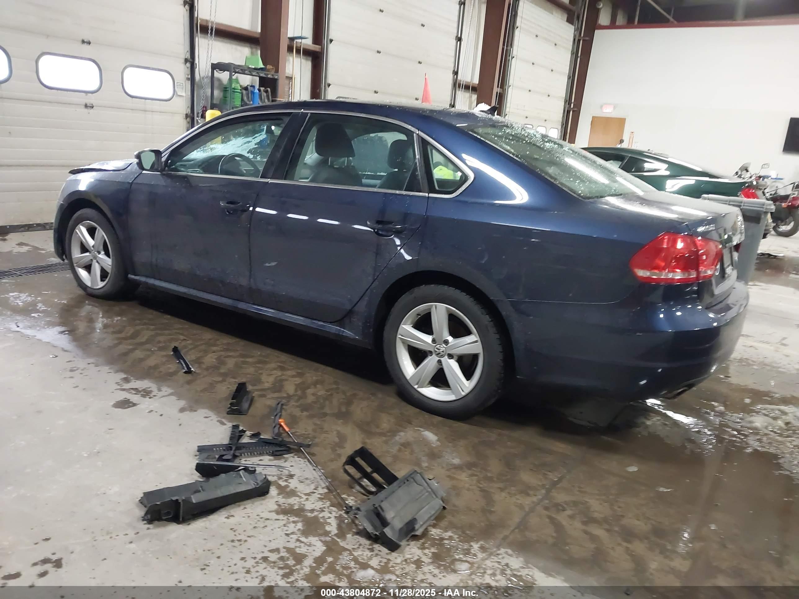 VOLKSWAGEN PASSAT image 3