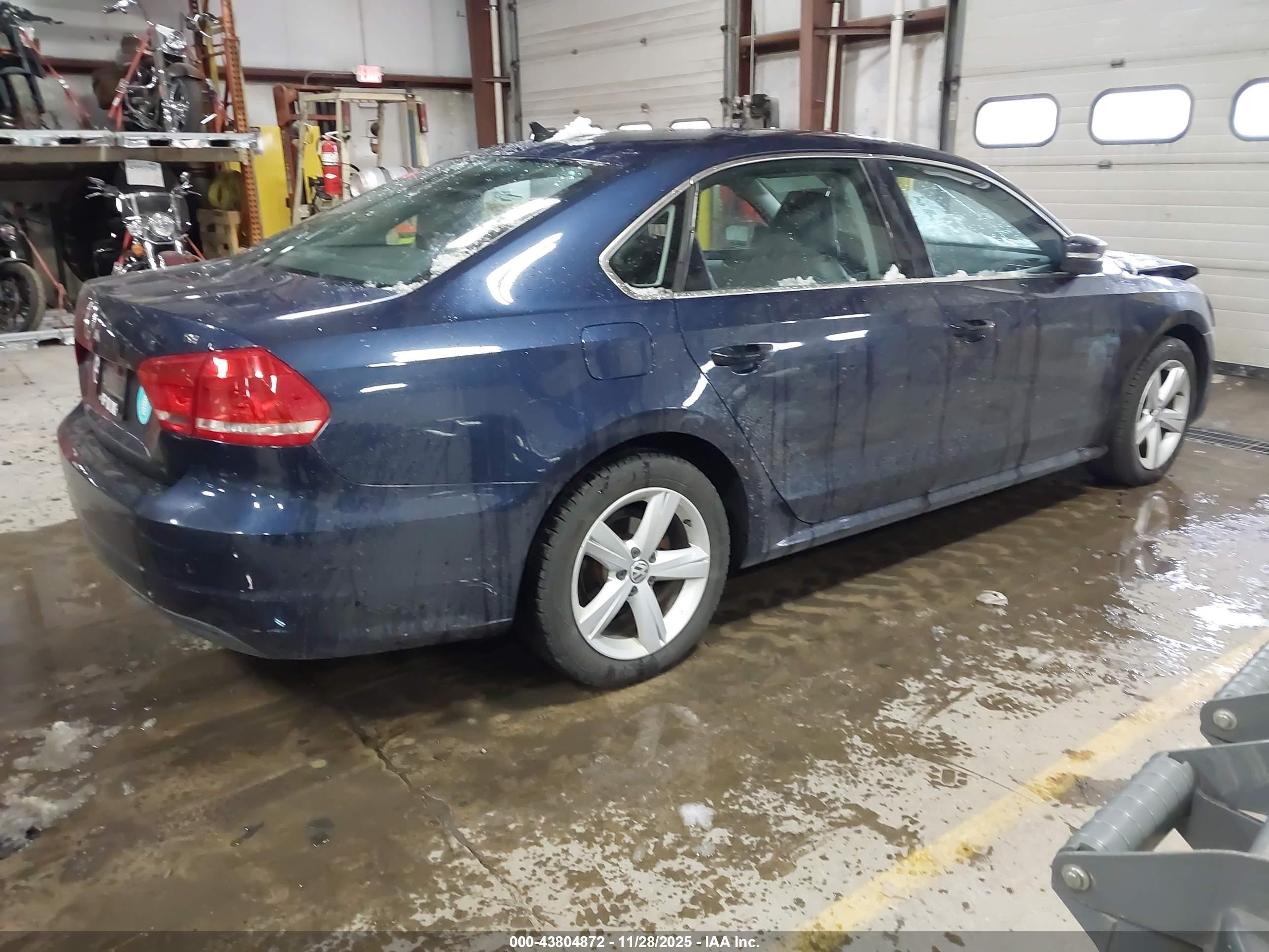 VOLKSWAGEN PASSAT image 4
