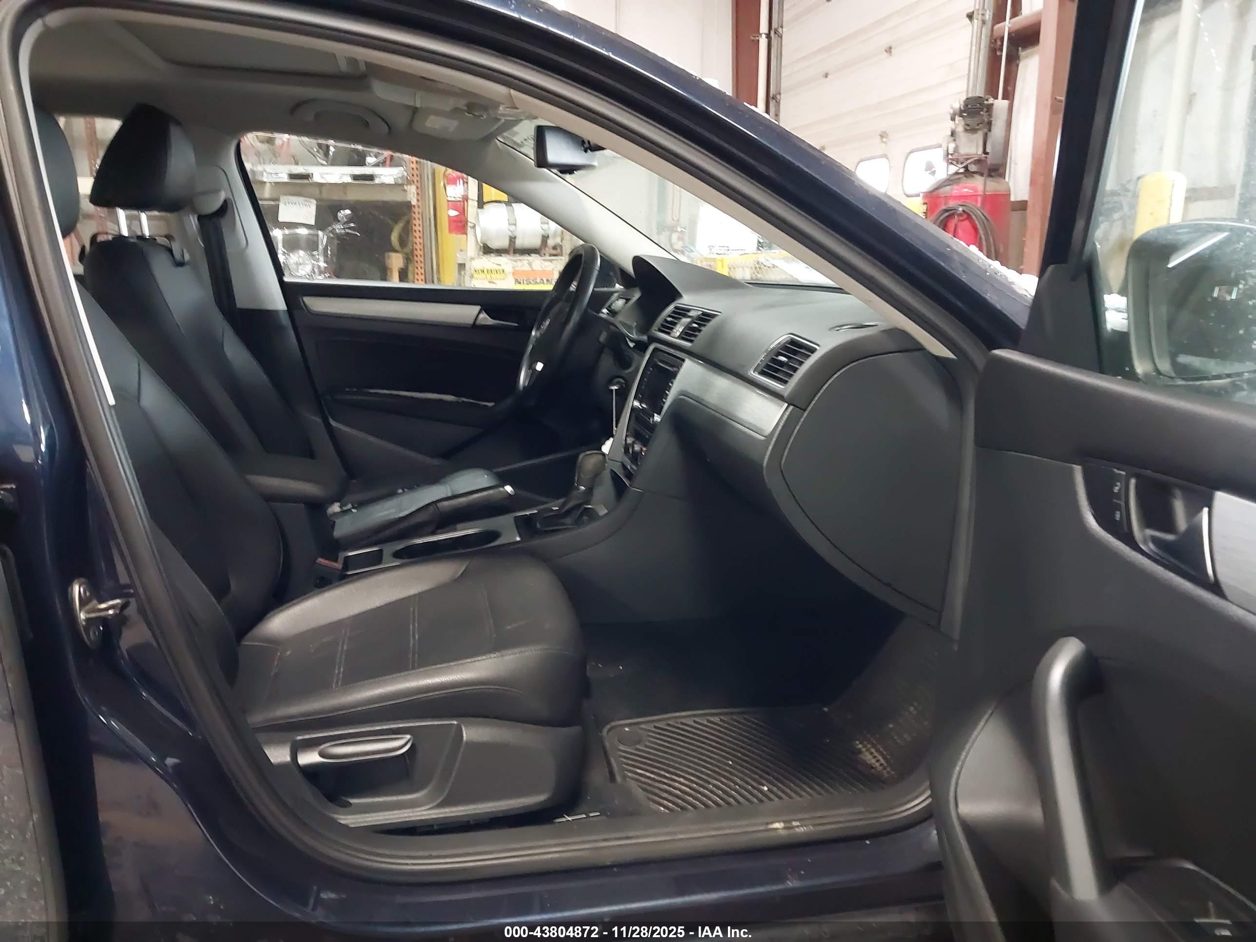 VOLKSWAGEN PASSAT image 5