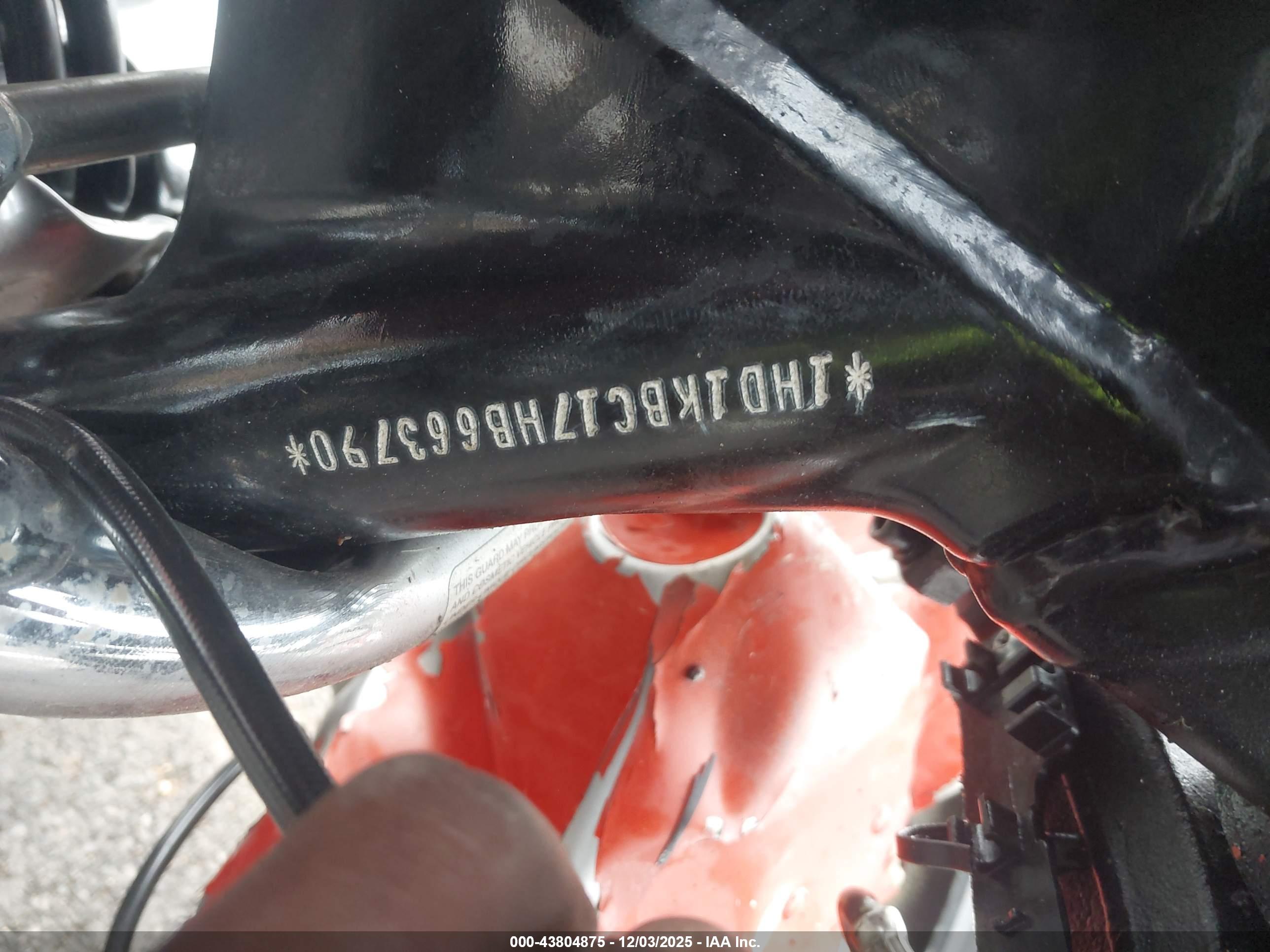 HARLEY-DAVIDSON FLHX image 10
