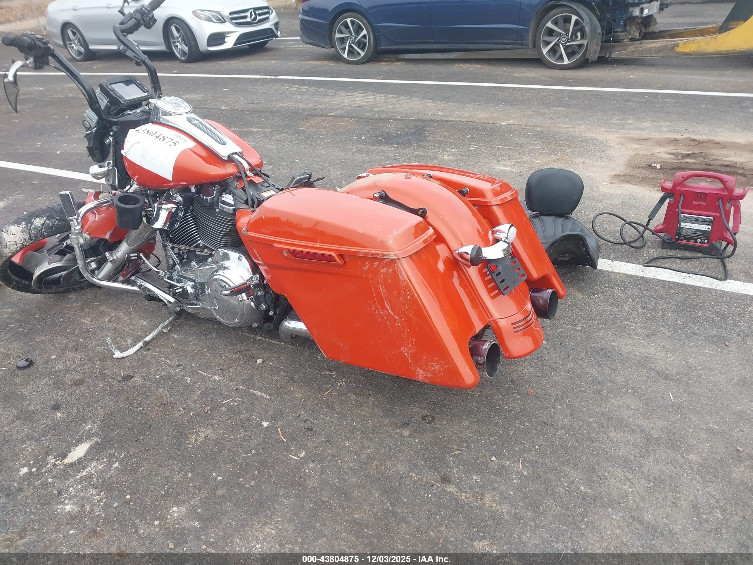 HARLEY-DAVIDSON FLHX image 3