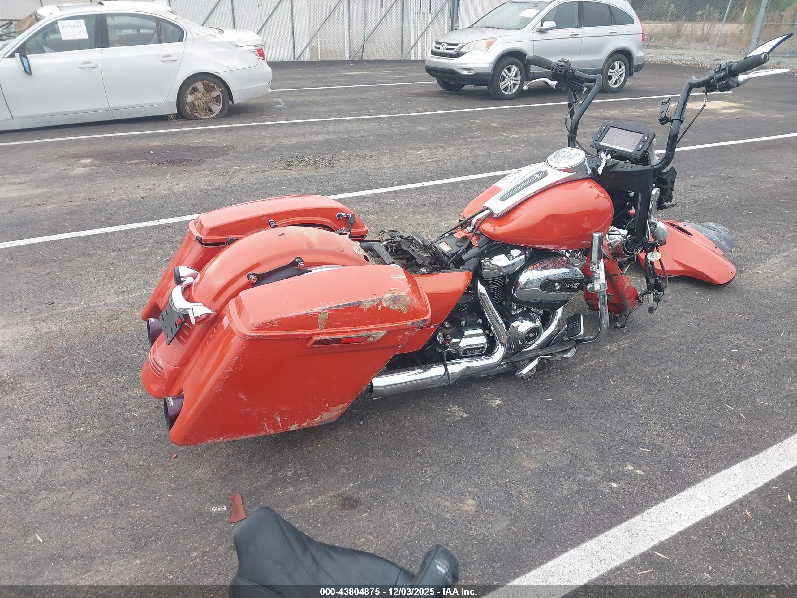 HARLEY-DAVIDSON FLHX image 4