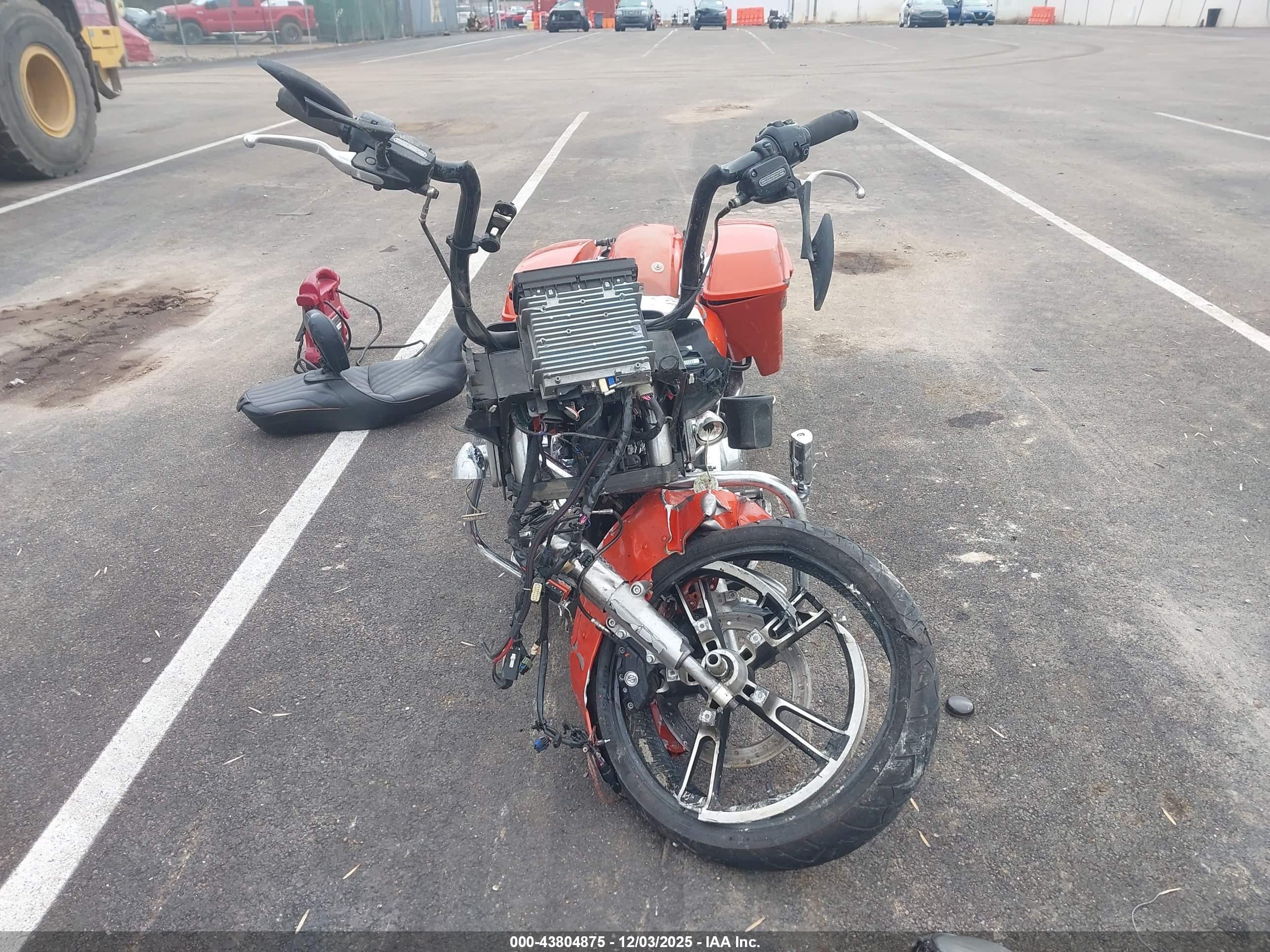 HARLEY-DAVIDSON FLHX image 5