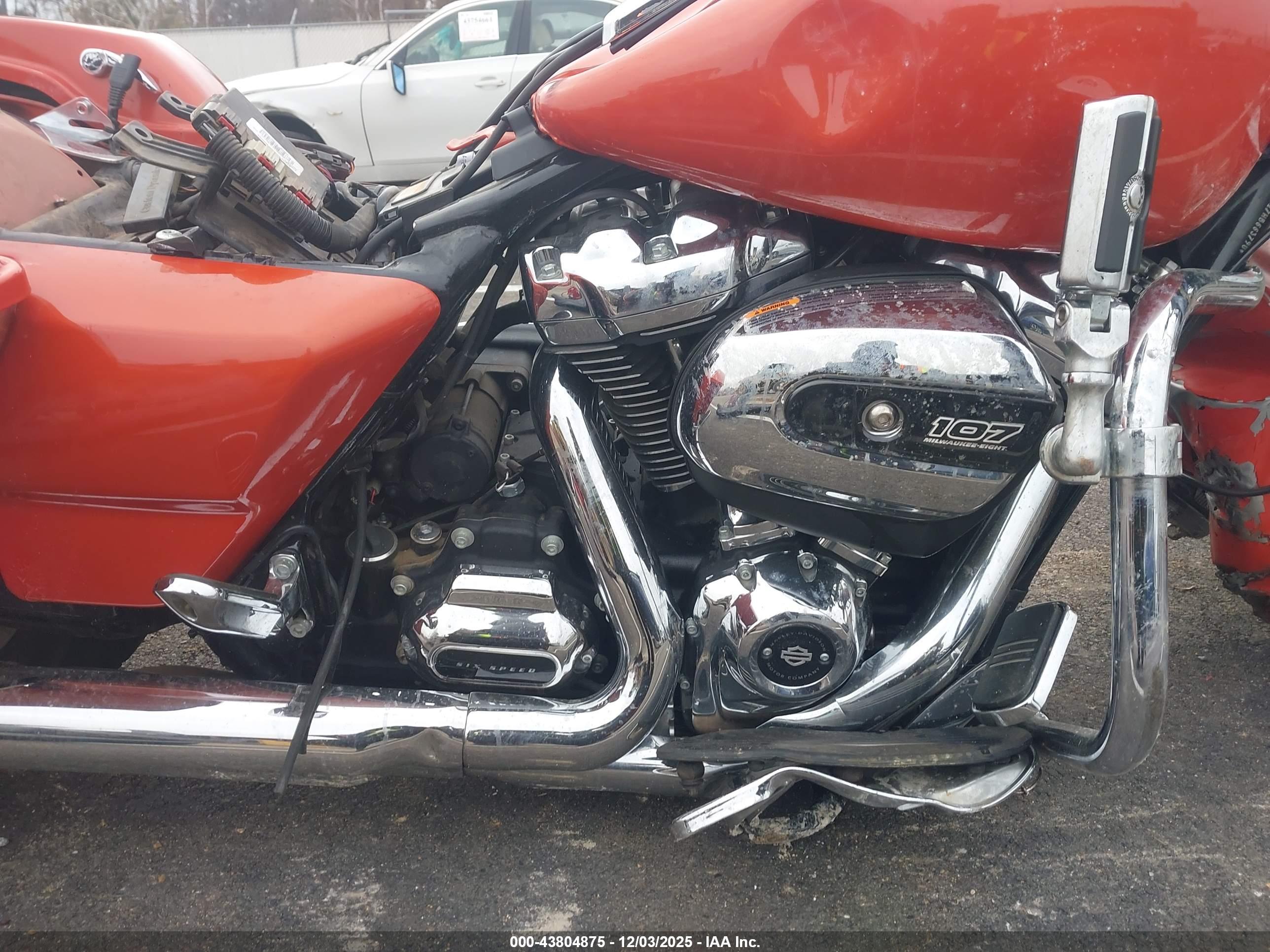 HARLEY-DAVIDSON FLHX image 8