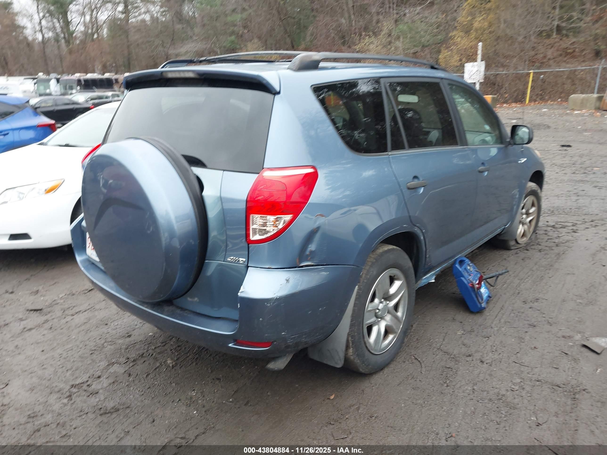 TOYOTA RAV4 image 4