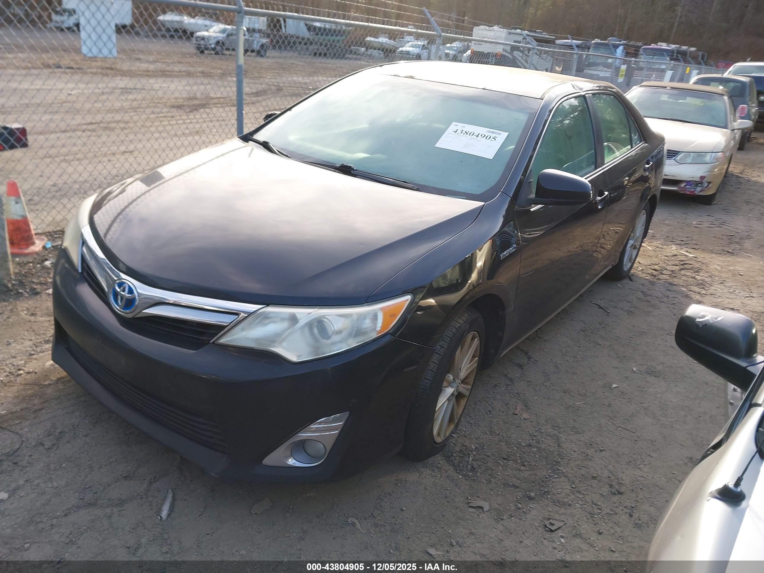 TOYOTA CAMRY image 2