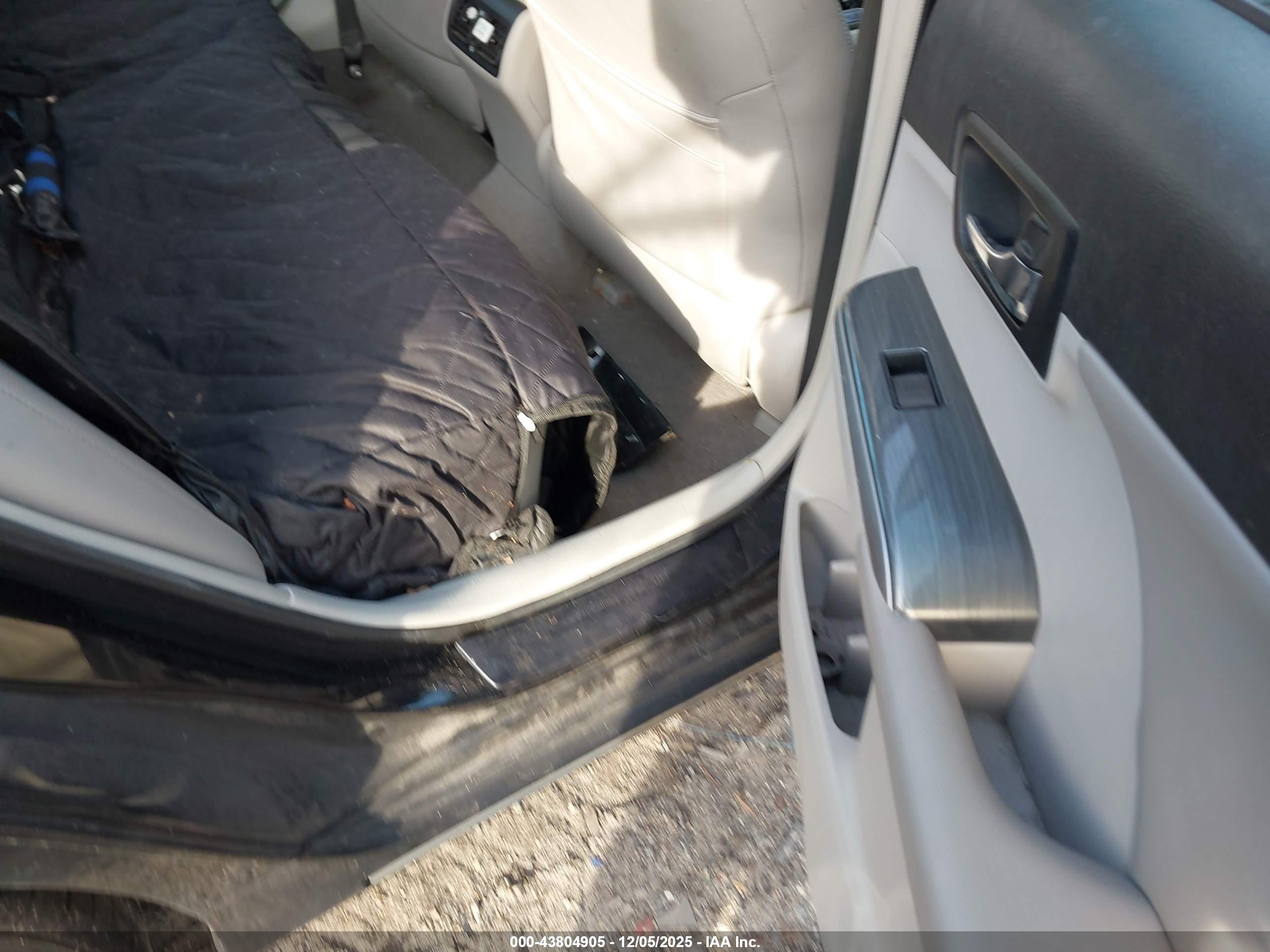 TOYOTA CAMRY image 8