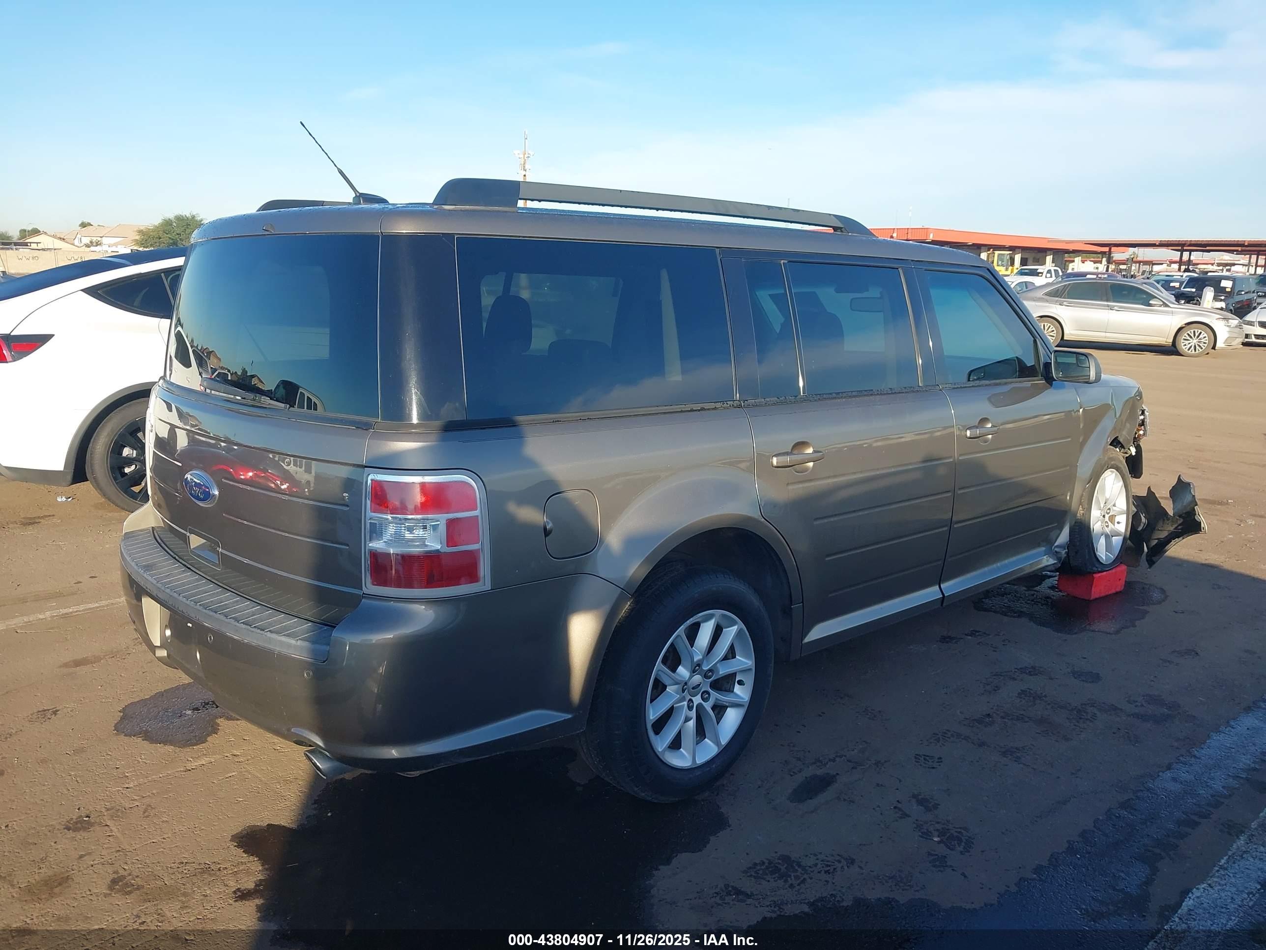 FORD FLEX image 4
