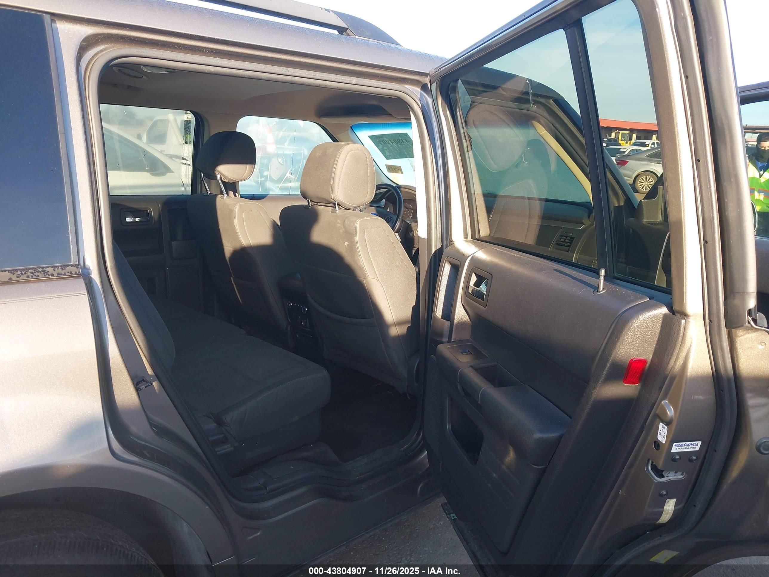 FORD FLEX image 8