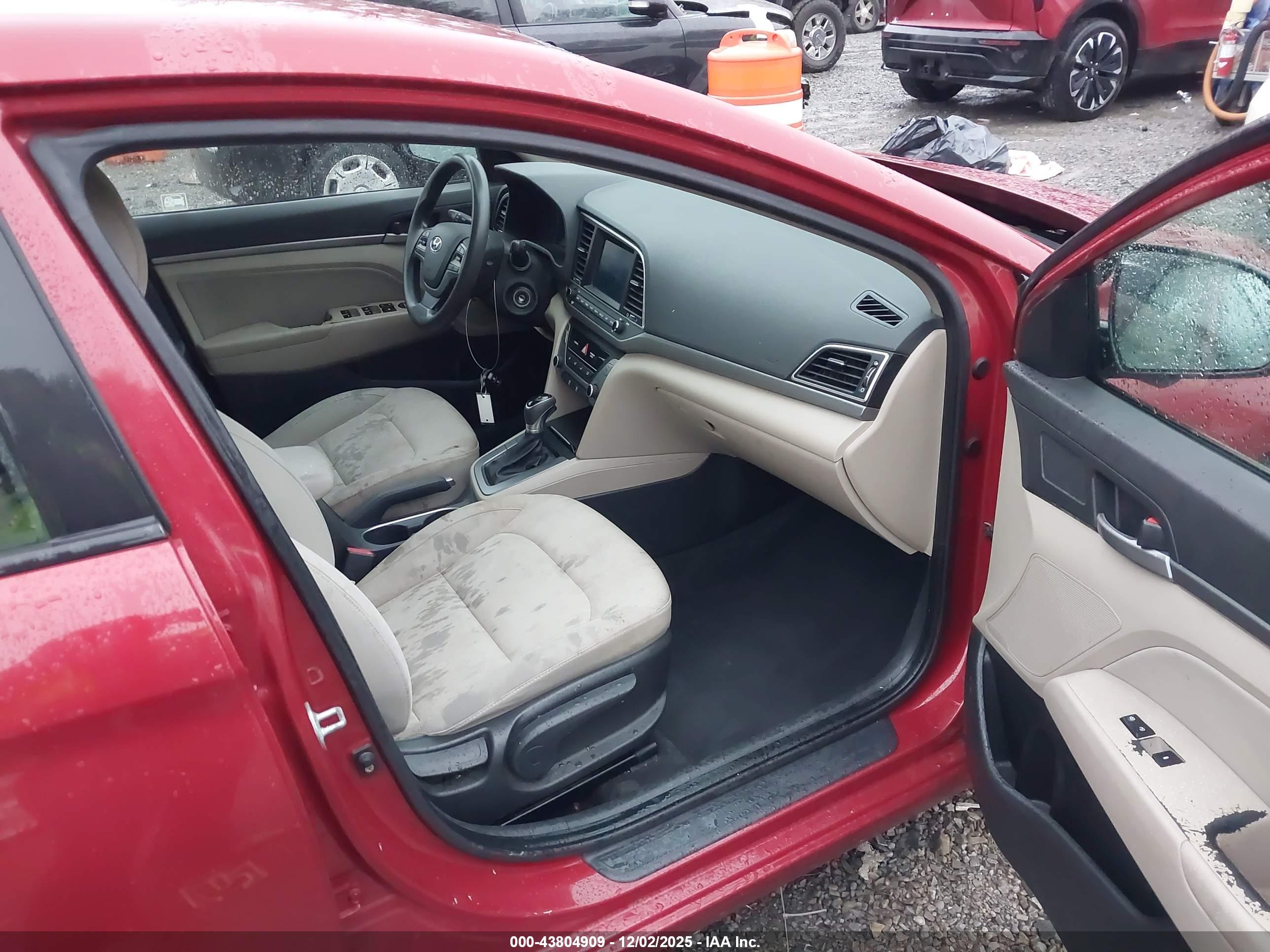 HYUNDAI ELANTRA image 5