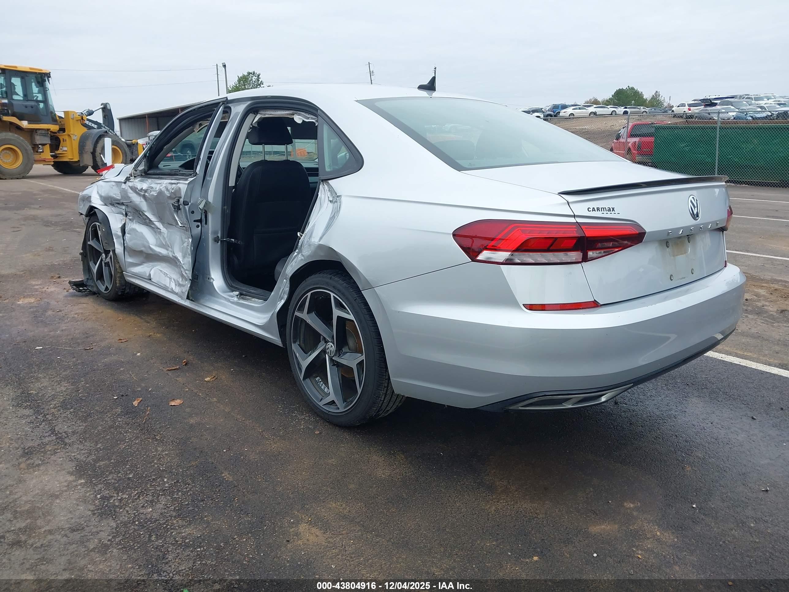 VOLKSWAGEN PASSAT image 3