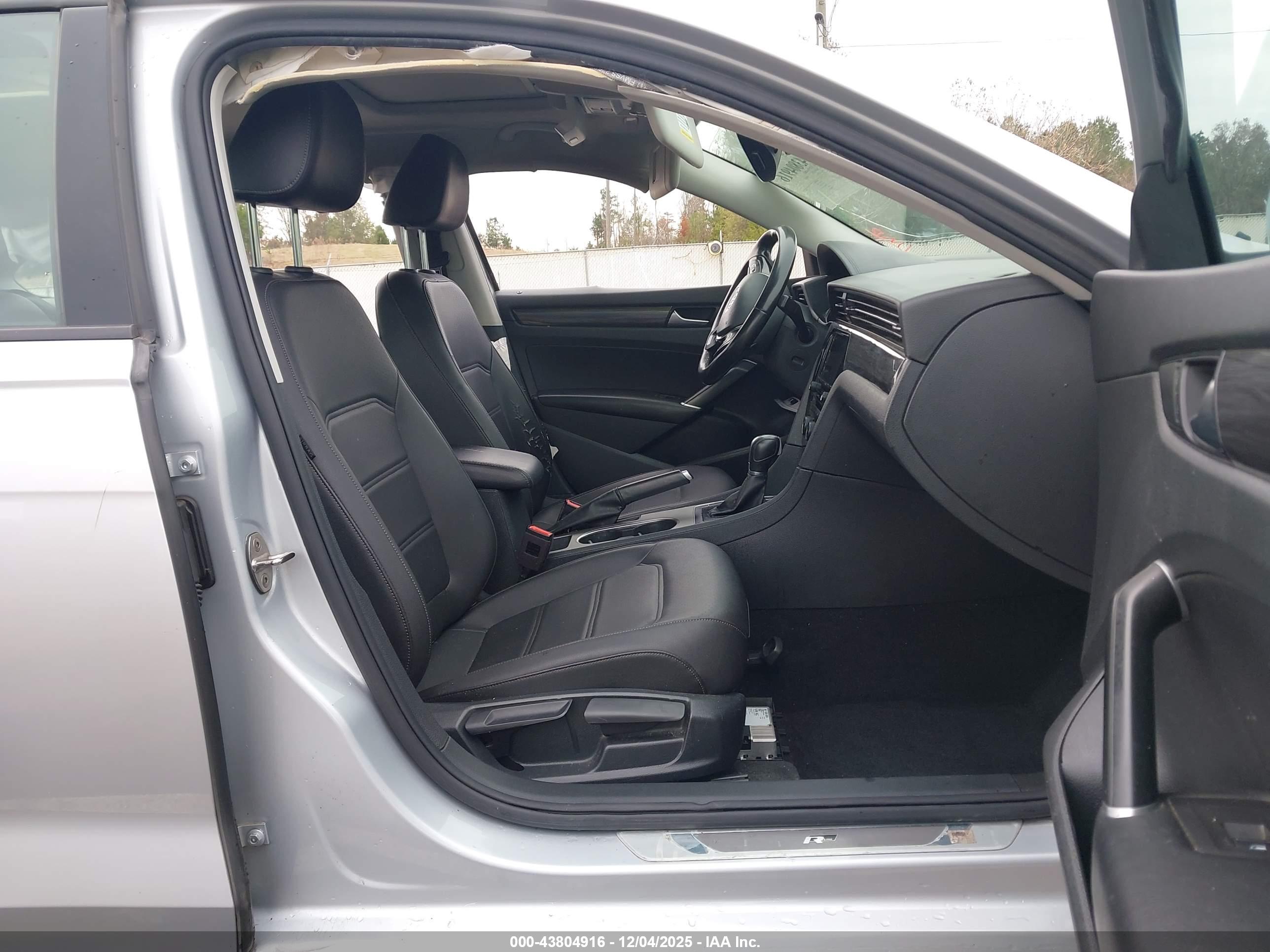 VOLKSWAGEN PASSAT image 5
