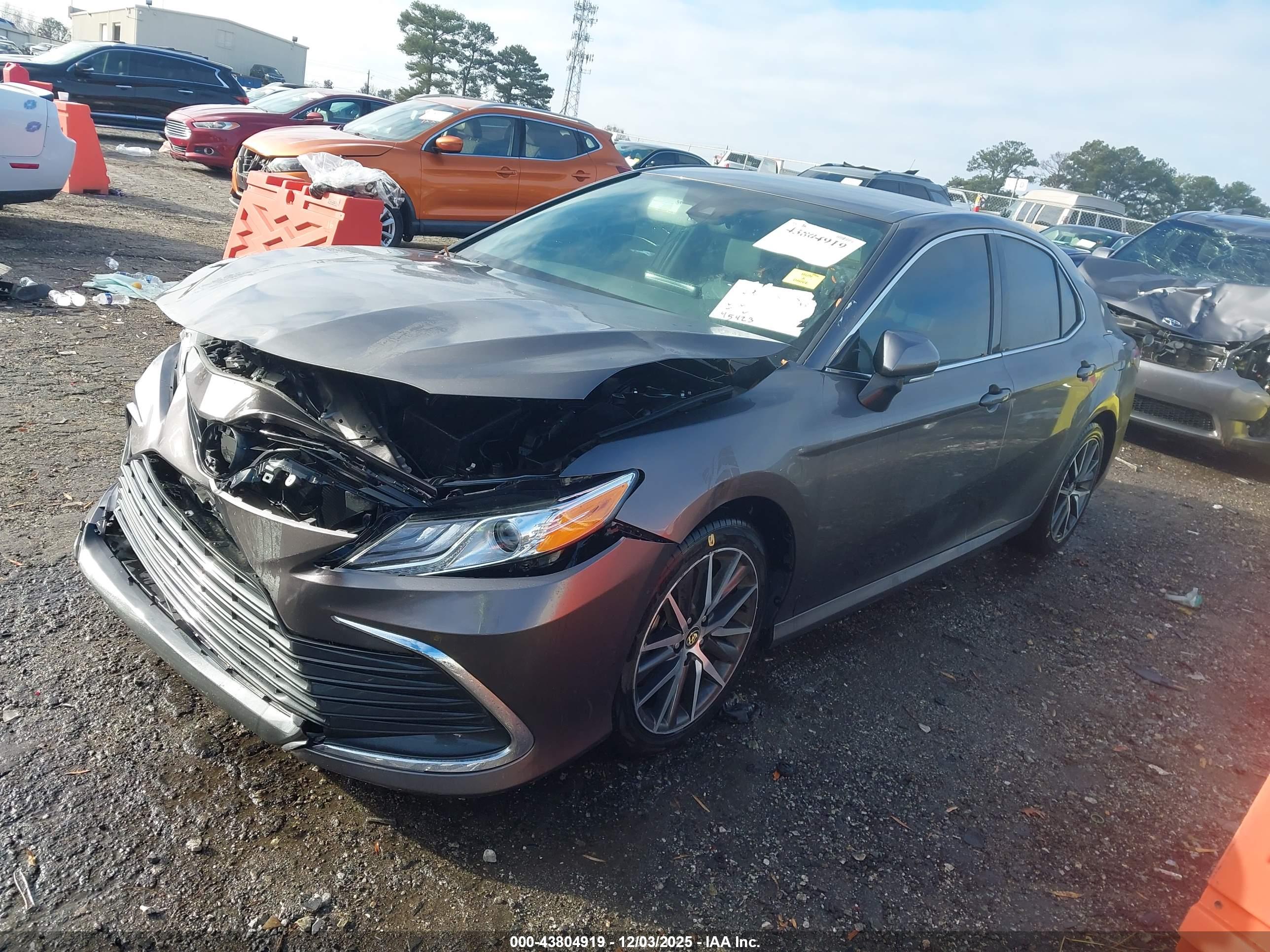 TOYOTA CAMRY image 2