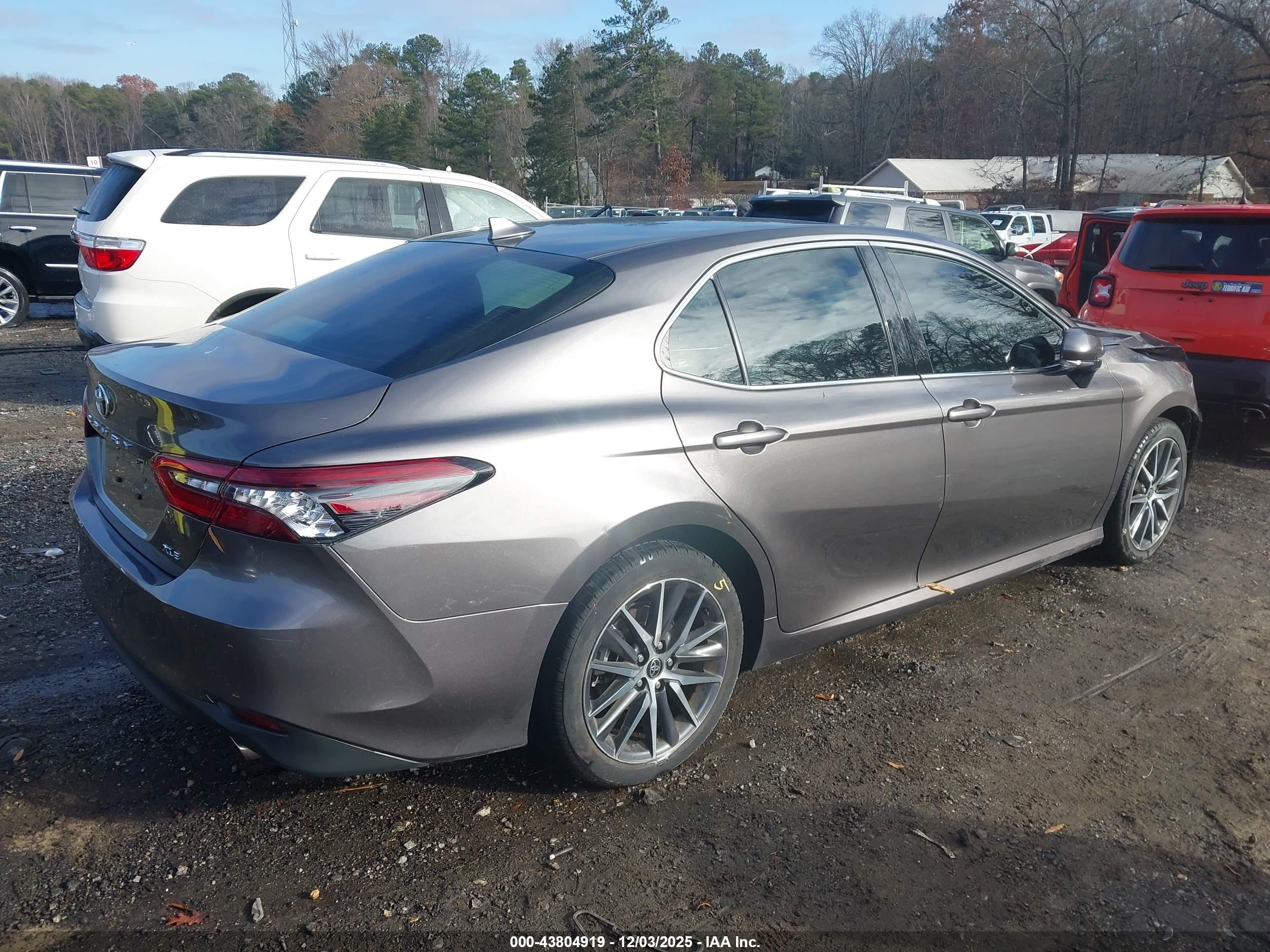 TOYOTA CAMRY image 4