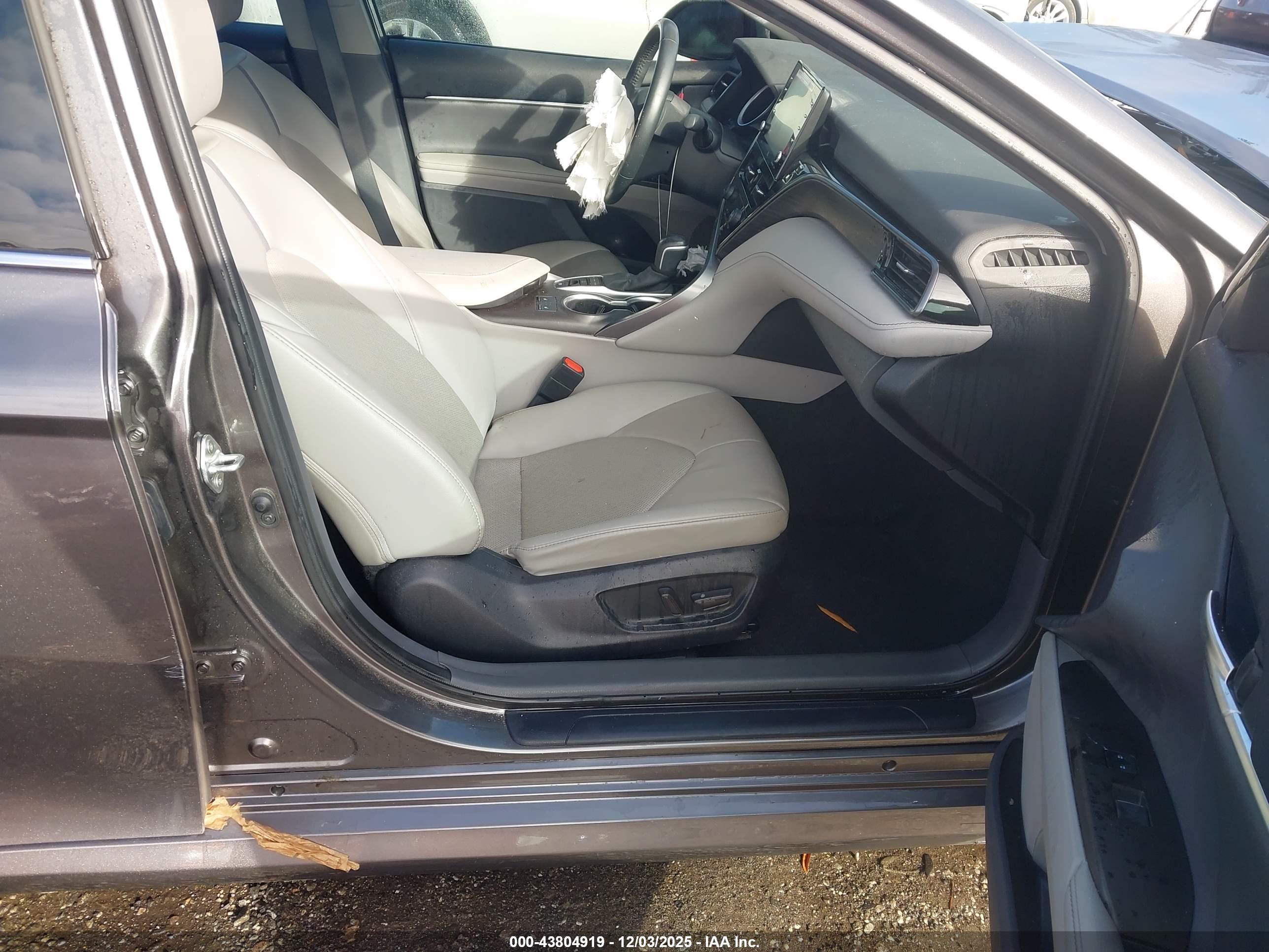 TOYOTA CAMRY image 5