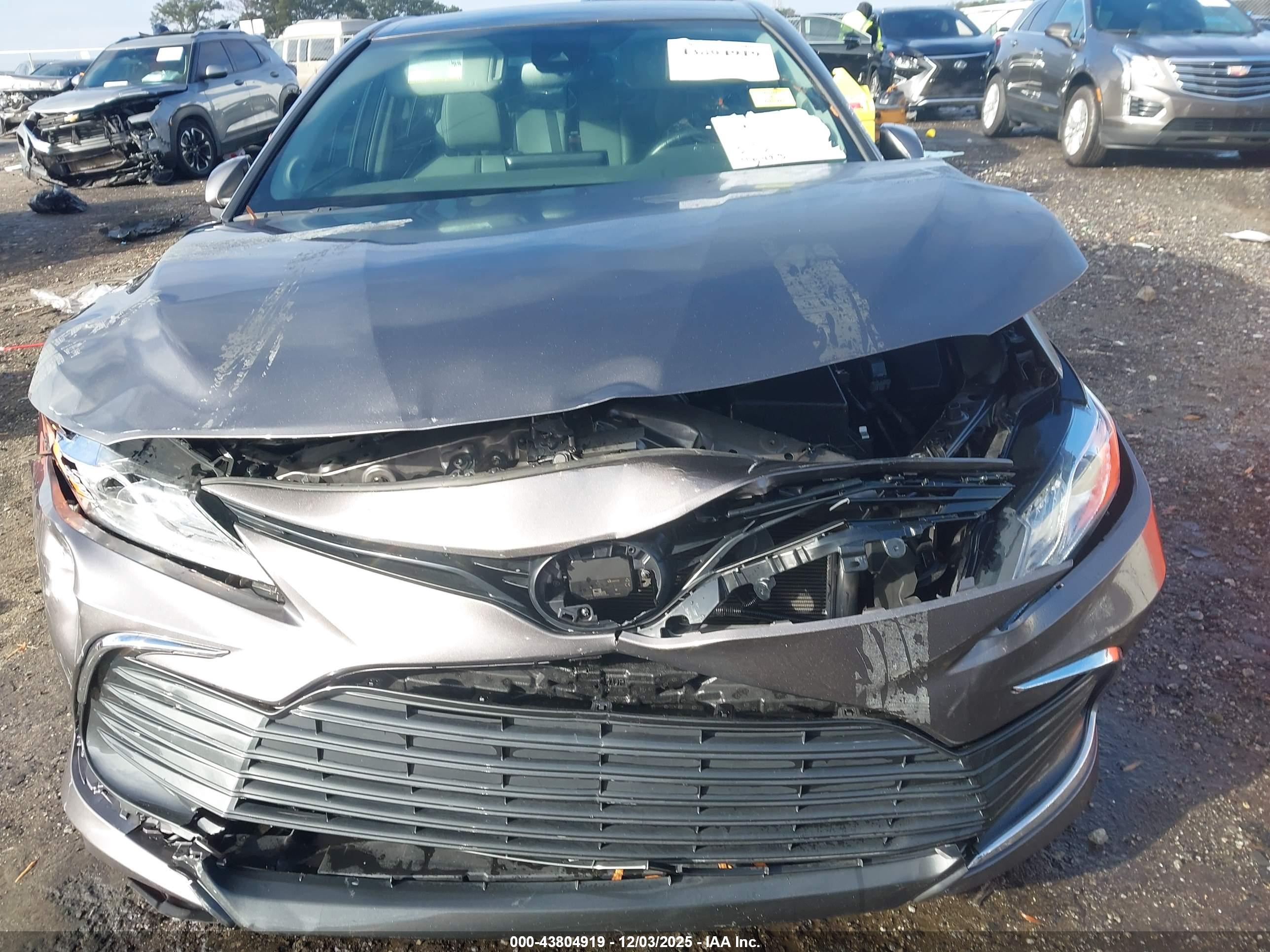 TOYOTA CAMRY image 6