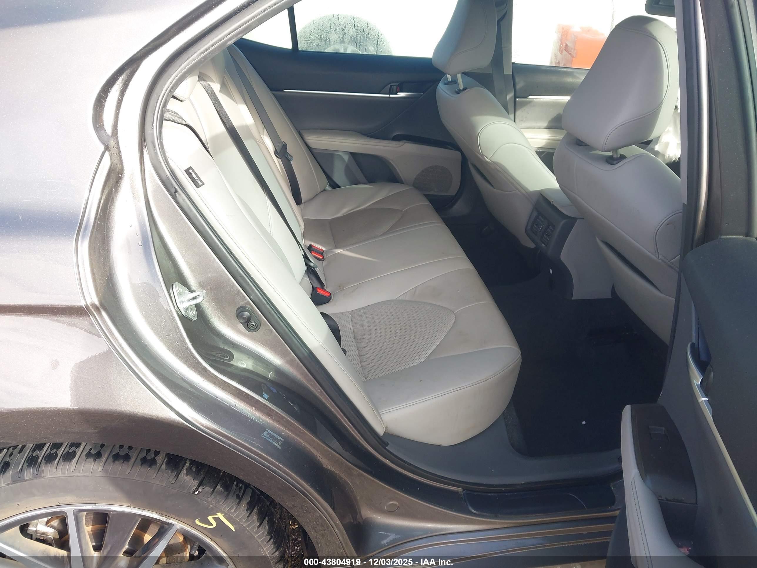 TOYOTA CAMRY image 8